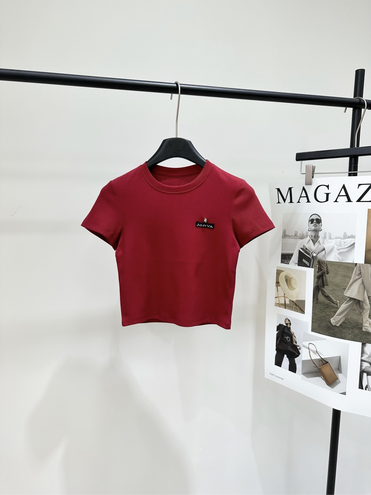 NO:739347,[JR red little apple logo short-sleeved T-shirt], fabric cotton + spandex, color red, JORYA red short-sleeved T-shirt, slim fit + shoulder design, easily modify the shoulder lines, showing great body proportions!  The fabric is cotton-based and elastic. It is comfortable and close-fitting, suitable for daily commuting or dating. Brand embroidery on the chest, full of details. The short version is paired with high-waisted pants/skirts. It is retro and fashionable, and it is easy to create a taller look!  Flat size S shoulder width 35, bust 74 stretch, length 41, sleeve length 15 M shoulder width 36, chest 78 stretch, length 42, sleeve length 16 L shoulder width 37, chest 82 stretch, length 43, sleeve length 17 Manual measurement will have an error of 2 to 3cm, which is within the normal range, skirts, T-shirts, tees, t-shirts,19860909【JR红色小苹果徽标短款短袖T】 ,面料棉+氨纶 颜色红色 JORYA红色短款T恤 修身剪裁+正肩设计,轻松修饰肩部线条 显身材比例超赞！面料含棉有弹性 穿着舒适贴身,日常通勤或约会都很适合 胸前品牌刺绣,细节满分 短款版型搭高腰裤/裙子 复古又时髦,轻松打造显高look！ 平铺尺码 S肩宽35,胸围74弹力,衣长41,袖长15 M肩宽36,胸围78弹力,衣长42,袖长16 L肩宽37,胸围82弹力,衣长43,袖长17 手工测量会有2～3cm误差属于正常范围,,skirts,T-shirt,tees，t-shirt,,Women's clothing