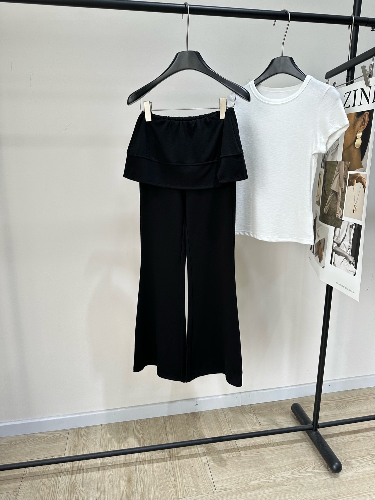 NO:751645,[JR black elastic flared casual trousers], fabric spandex + nylon, color black, Zoya's fake two-piece micro-flared yoga pants adopt a high-waisted design. The stretch fabric fits the body shape, comfortable and slimming. Micro-flared trouser legs modify the calf line, visually elongating the leg proportions. It is friendly to girls with pear-shaped bodies or small people. The fake two-piece design has its own layering, no additional matching is needed. It can be easily controlled for commuting, fitness, and leisure. The fabric is soft and skin-friendly, breathable and not stuffy, perfect for spring and summer wear.  Pair it with a knitted sweater or shirt for a Korean-style lazy or commuting look!  S waist 56 elastic, hip 78 elastic, trouser length 94 M waist 60 elastic, hip 82 elastic, trouser length 95 L waist 64 elastic, hip 86 elastic, trouser length 96 There will be an error of 2 to 3cm in manual measurement, which is within the normal range, skirts, shirts,19860909【JR黑色裙边弹力喇叭休闲长裤】 ,面料氨纶+锦纶 颜色黑色 卓雅这款假两件微喇瑜伽裤采用高腰设计 弹力面料贴合身形,舒适又显瘦 微喇裤脚修饰小腿线条,视觉拉长腿部比例 梨形身材或小个子女生都很友好 假两件设计自带层次感,无需额外搭配 通勤、健身、休闲都能轻松驾驭 面料柔软亲肤,透气不闷热,春夏穿超合适 搭配针织衫或衬衫 轻松get韩系慵懒风或通勤风穿搭！ S腰围56弹力,臀围78弹力,裤长94 M腰围60弹力,臀围82弹力,裤长95 L腰围64弹力,臀围86弹力,裤长96 手工测量会有2～3cm误差属于正常范围,,skirts,shirts,,Women's clothing