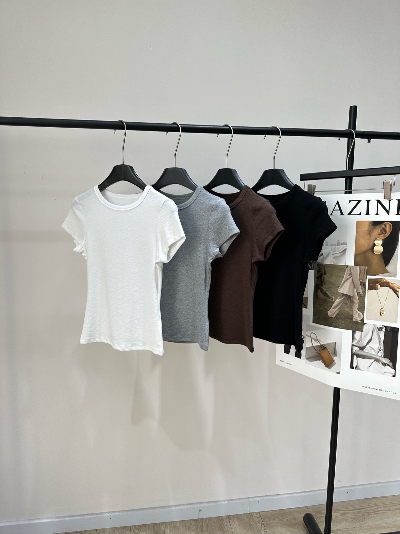 NO:753115,[Four-color basic Tencel cotton elastic short-sleeved T-shirt], fabric Tencel cotton + spandex, colors white, gray, coffee, black. This slim-fitting short-sleeved T-shirt is made of 47 Tencel + 47 cotton + 6 spandex blend. It is stretchy and breathable, and it is super comfortable to wear in summer!  The right shoulder design modifies the shoulder line, and the slim tailoring makes you slim. It is low-key and versatile, and looks stylish with jeans or skirts. The fabric is soft and skin-friendly, suitable for commuting and leisure. Simple style, comfortable and practical, it is a basic wardrobe essential. Flat size S Shoulder width 35, bust 72 stretch, length 50, sleeve length 12 M Shoulder width 36, bust 76 stretch, length 52, sleeve length 13  L shoulder width 37, bust 80 stretch, length 54, sleeve length 14. Manual measurement will have an error of 2 to 3cm, which is within the normal range, skirts, jeans, T-shirts, tees, t-shirts,19860909【四色基础天丝棉弹力短袖T】 ,面料天丝棉+氨纶 颜色白色、灰色、咖啡、黑色 这款修身短袖T恤 采用47天丝+47棉+6氨纶混纺 弹力好又透气,夏天穿超舒服！ 正肩设计修饰肩部线条,修身剪裁显瘦 低调百搭,随手搭牛仔裤或半裙都很有型 面料柔软亲肤,通勤休闲都OK 简约风格,舒适又实用,是衣橱必备基础款 平铺尺码 S肩宽35,胸围72弹力,衣长50,袖长12 M肩宽36,胸围76弹力,衣长52,袖长13 L肩宽37,胸围80弹力,衣长54,袖长14 手工测量会有2～3cm误差属于正常范围,,skirts,jeans,T-shirt,tees，t-shirt,,Women's clothing