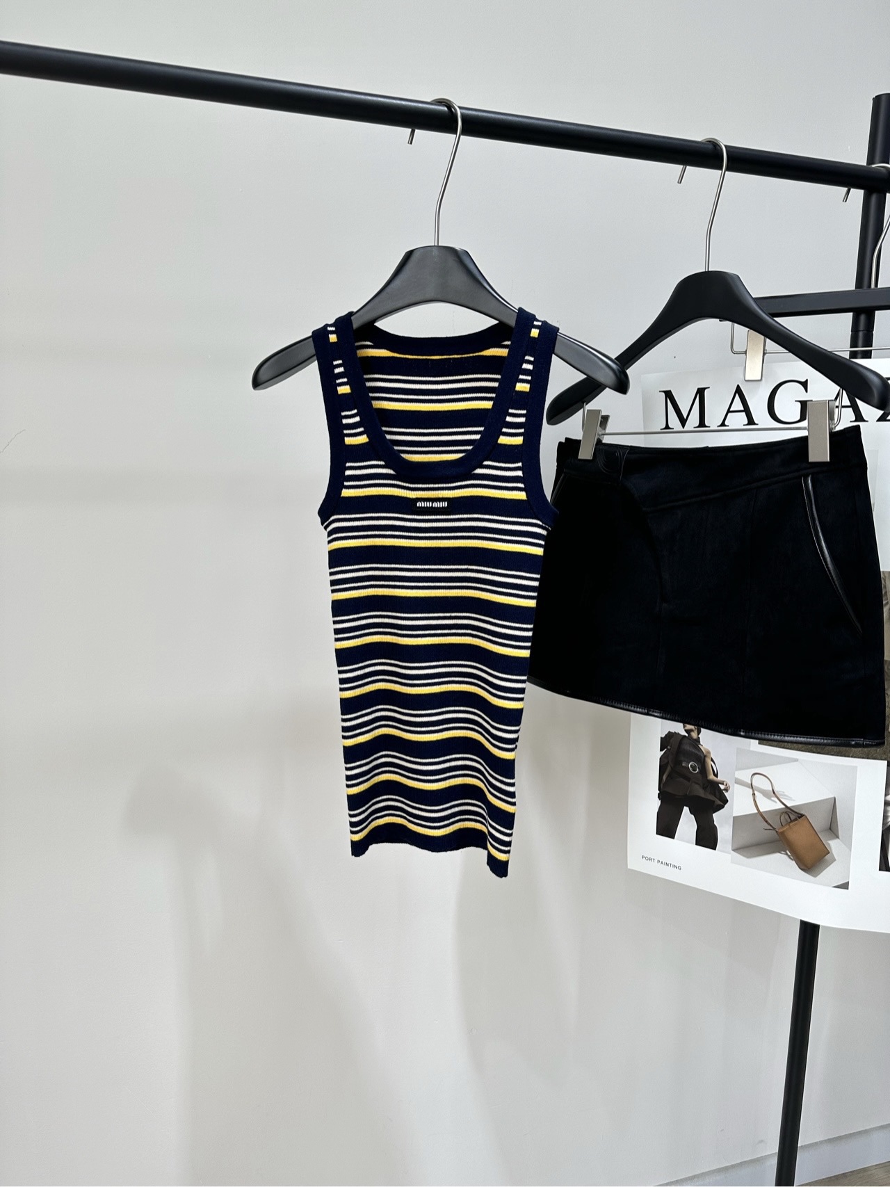 NO:790353,[M yellow and blue striped logo U-neck knitted vest], made of 100% cotton and blue and yellow stripes. Miu*'s dark blue background striped knitted vest is embellished with yellow and white horizontal stripes, full of vitality!  Sleeveless and slim-fitting design, it fits your body shape and easily shows your curves. Soft knitted fabric, super comfortable to wear in summer. It can be worn alone or layered with it. Pair it with a denim jacket or skirt to easily get a holiday style or daily casual style ~ Brand logo details, full of fashion. It is a must-have and versatile item for summer wardrobe!  Flat size S shoulder width 25, bust 54 stretch, length 57 M shoulder width 26, bust 58 stretch, length 58 L shoulder width 27, bust 62 stretch, length 59 Manual measurement will have an error of 2 to 3cm, which is within the normal range,,miumiu,skirts,jackets & coats,19860909【M黄蓝条纹徽标U领针织背心】 ,面料全棉 颜色蓝黄条纹 Miu*这款深蓝底色条纹针织背心 点缀黄白横条,活力满满！ 无袖修身设计,贴合身形,轻松展现曲线 柔软针织面料,夏天穿超舒服 单穿或内搭都很OK 搭配牛仔外套、短裙 轻松get度假风or日常休闲风～ 品牌标志细节,时髦感拉满 是夏季衣橱必备百搭单品！ 平铺尺码 S肩宽25,胸围54弹力,衣长57 M肩宽26,胸围58弹力,衣长58 L肩宽27,胸围62弹力,衣长59 手工测量会有2～3cm误差属于正常范围,,miumiu,skirts,jackets & coats,,Women's clothing