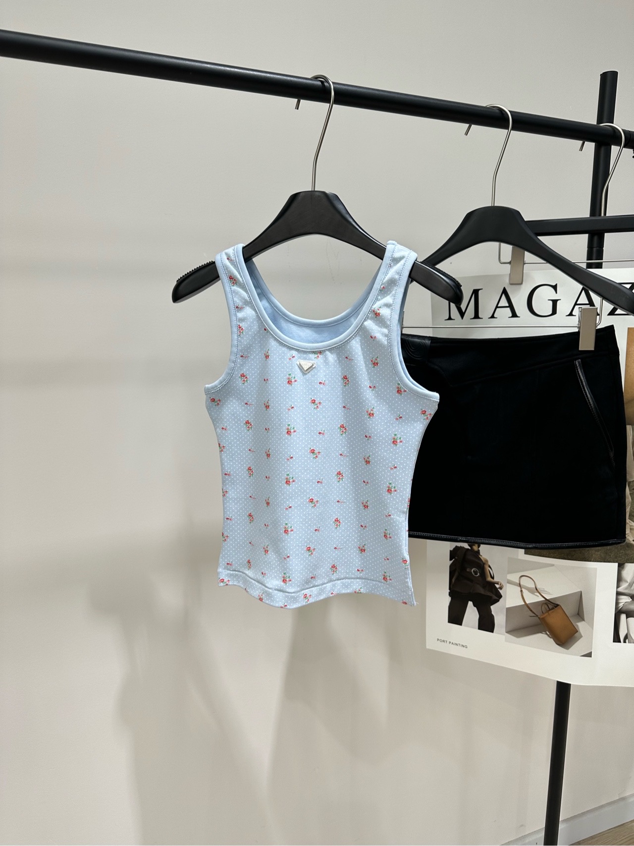 NO:790339,[P light blue polka dot small floral triangle logo vest], fabric cotton + spandex, color light blue prad* This blue polka dot floral vest is light, breathable and super comfortable to wear in summer!  It has a light blue background with small flowers and polka dots. It has a girlish feel, round neck sleeveless design, and close-fitting tailoring. It is OK to wear alone or layered. It can be easily worn when going out or at home. Pair it with a high-waisted skirt or casual pants for a fresh and sweet style!  Flat size S shoulder width 25, bust 70 stretch, length 48 M shoulder width 26, bust 74 stretch, length 49 L shoulder width 27, bust 78 stretch, length 50 Manual measurement will have an error of 2 to 3cm, which is within the normal range, prada, skirts,19860909【P浅蓝波点小碎花三角标背心】 ,面料棉+氨纶 颜色浅蓝 prad*这款蓝色波点碎花背心,轻薄透气 夏天穿超舒服！浅蓝底色配小花和波点 少女感满满,圆领无袖设计,贴身剪裁 单穿或内搭都很OK 日常出街、居家都能轻松驾驭 搭配高腰裙或休闲裤,清新甜美风get！ 平铺尺码 S肩宽25,胸围70弹力,衣长48 M肩宽26,胸围74弹力,衣长49 L肩宽27,胸围78弹力,衣长50 手工测量会有2～3cm误差属于正常范围,,prada,skirts,,Women's clothing