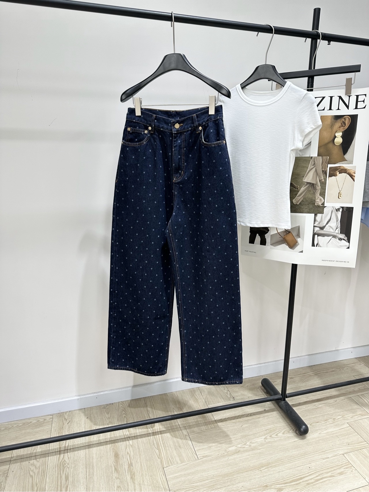 NO:792057,[immi dark blue polka dot denim trousers], fabric denim cotton, color dark blue IMMI 26 early spring series polka dot denim wide leg pants, navy blue background + white polka dots, retro and fashionable!  The high-waisted straight design makes you look slimmer and taller. The pear-shaped body is friendly and can flatter your legs. Washed denim is soft and comfortable, making daily wear stress-free. Pair it with a sweater or shirt to easily get Korean or retro style. It can be worn in all seasons. It is a must-have and versatile item in your wardrobe!  Flat size S waist 70, hip 100, trouser length 108 M waist 74, hip 104, trouser length 109 L waist 78, hip 108, trouser length 110 There will be an error of 2 to 3cm in manual measurement, which is within the normal range, shirts,19860909【immi深蓝波点牛仔长裤】 ,面料牛仔棉 颜色深蓝 IMMI 26早春系列波点牛仔阔腿裤 藏青底色+白色波点,复古又时髦！ 高腰直筒设计,显瘦显高 梨形身材友好,修饰腿型超赞 水洗牛仔布,柔软舒适,日常穿搭无压力 搭配针织衫或衬衫,轻松get韩系or复古风 四季都能穿,是衣橱必备百搭单品！ 平铺尺码 S腰围70,臀围100,裤长108 M腰围74,臀围104,裤长109 L腰围78,臀围108,裤长110 手工测量会有2～3cm误差属于正常范围,,shirts,,Women's clothing