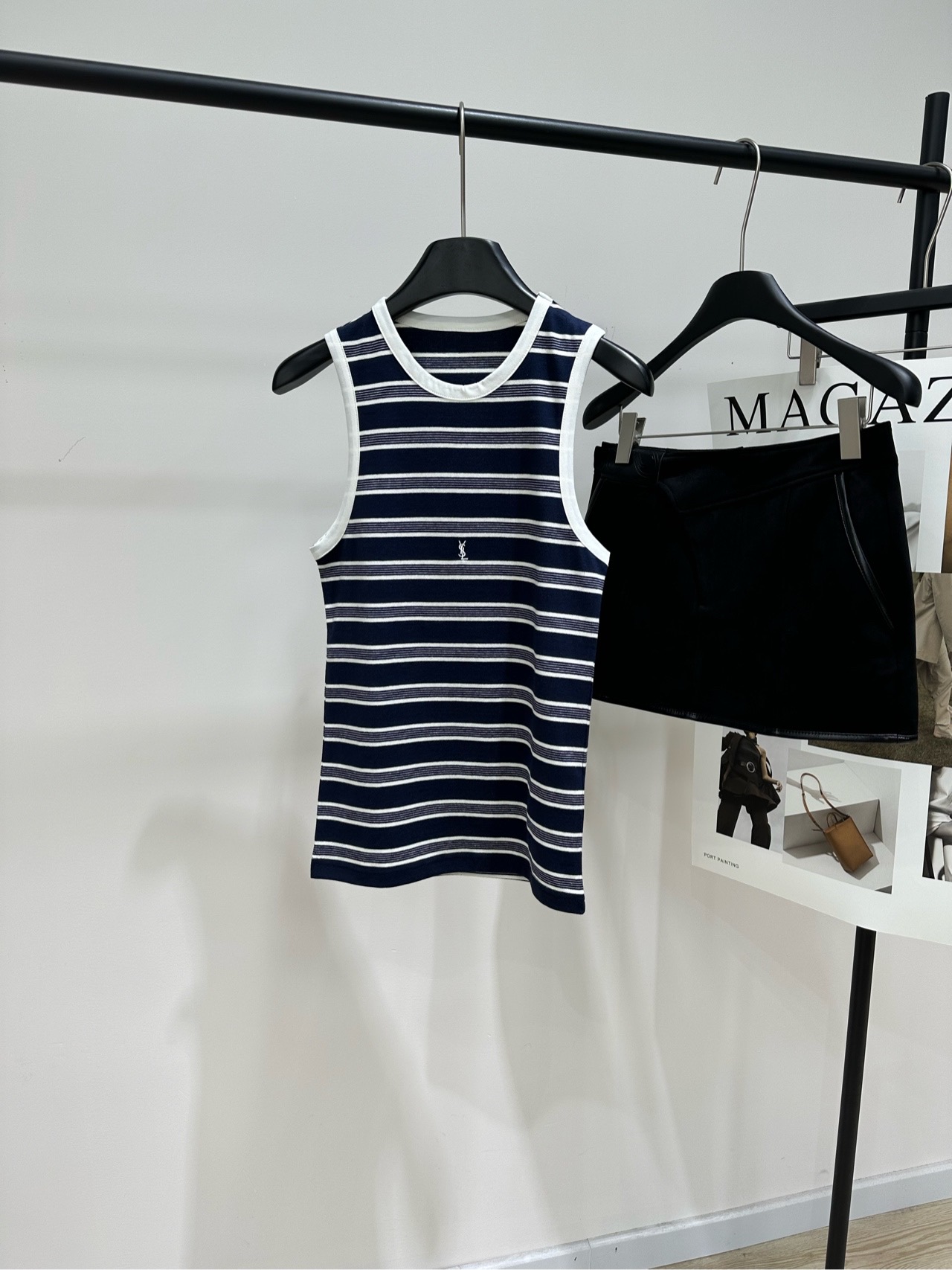 NO:796013,[YSL navy blue and white striped embroidered vest], fabric cotton, navy blue and white stripes, Saint Laurent blue and white striped knitted vest, classic blue and white color + white piping, simple and recognizable, YSL embroidered logo on the chest, full of brand sense, knitted fabric is breathable and skin-friendly, super comfortable to wear in summer!  The sleeveless design is refreshing and neat. It goes well with jeans or wide-leg pants. It can easily create a Korean or French style. The striped element will never go out of style. It can be easily used for daily commuting and leisure. It is a must-have and versatile item in the summer wardrobe!  Flat size S shoulder width 30, bust 74 micro-elastic, length 61 M shoulder width 31, bust 78 micro-elastic, clothing length 62 L shoulder width 32, bust 82 micro-elastic, length 63 Manual measurement will have an error of 2 to 3cm, which is within the normal range, saint laurent, saint laurent, jeans,19860909【YSL藏蓝白条纹刺绣小背心】 ,面料棉 颜色藏蓝白条纹 圣罗兰蓝白条纹针织背心 经典蓝白配色+白色滚边,简约又有辨识度 胸前YSL刺绣logo,品牌感满满 针织面料透气亲肤,夏天穿超舒服！ 无袖设计清爽利落 搭配牛仔裤或阔腿裤都很出彩 轻松打造韩系或法式风格 条纹元素永不过时 日常通勤、休闲都能轻松驾驭 是夏日衣橱必备百搭单品！ 平铺尺码 S肩宽30,胸围74微弹,衣长61 M肩宽31,胸围78微弹,衣长62 L肩宽32,胸围82微弹,衣长63 手工测量会有2～3cm误差属于正常范围,,saint laurent,saint laurent,jeans,,Women's clothing