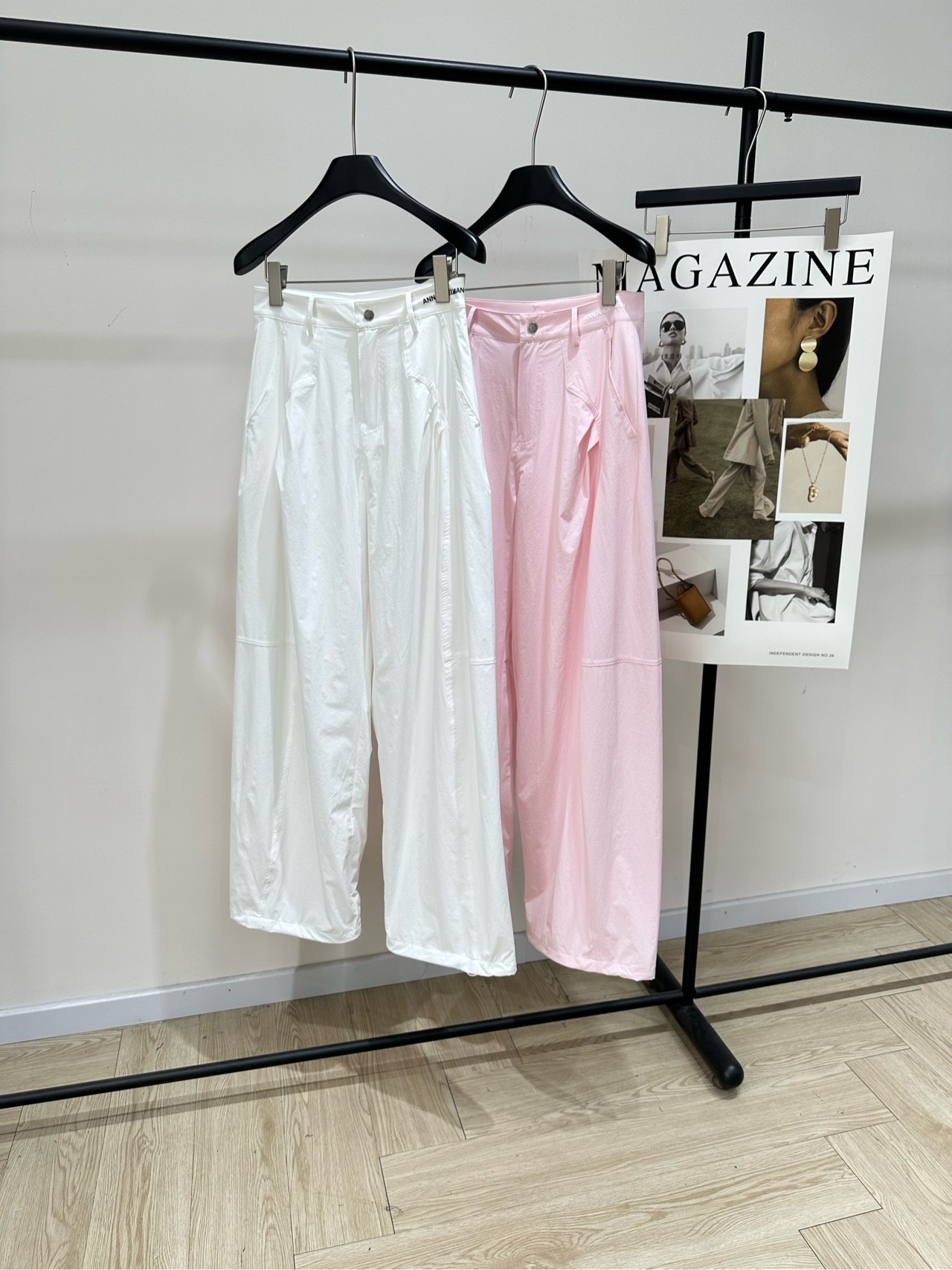 NO:795996,[Ann pink and white artistic letter embroidery casual trousers], fabric nylon + spandex, color white, light pink ANN ANDELMAN pink workwear wide-leg pants, light fabric + high-waist design, perfect drape, slimming and modifying the leg shape!  The light pink color is super gentle and perfect for spring and summer. It can be worn in either sweet or lazy styles with ease. The pleated details on the waist enhance the sense of hierarchy. It can be worn for daily outings, commuting, and vacations. Pair it with a short top or a knitted cardigan to straighten out the proportions!  Flat size S waist 68, hip 102, trouser length 108 M waist 72, hip 106, trouser length 109 L waist 76, hip 110, trouser length 110 There will be an error of 2~3cm in manual measurement, which is within the normal range.19860909【Ann粉白艺术字母刺绣休闲长裤】 ,面料尼龙+氨纶 颜色白色、浅粉 ANN ANDELMAN粉色工装阔腿裤 轻盈面料+高腰设计,垂感满分 显瘦又修饰腿型！浅粉色超温柔 春夏穿超适合,甜酷or慵懒风都能轻松驾驭 腰部褶皱细节提升层次感 日常出街、通勤、度假都能穿 搭配短款上衣或针织开衫,比例直接拉满！ 平铺尺码 S腰围68,臀围102,裤长108 M腰围72,臀围106,裤长109 L腰围76,臀围110,裤长110 手工测量会有2~3cm误差属于正常范围,,,Women's clothing