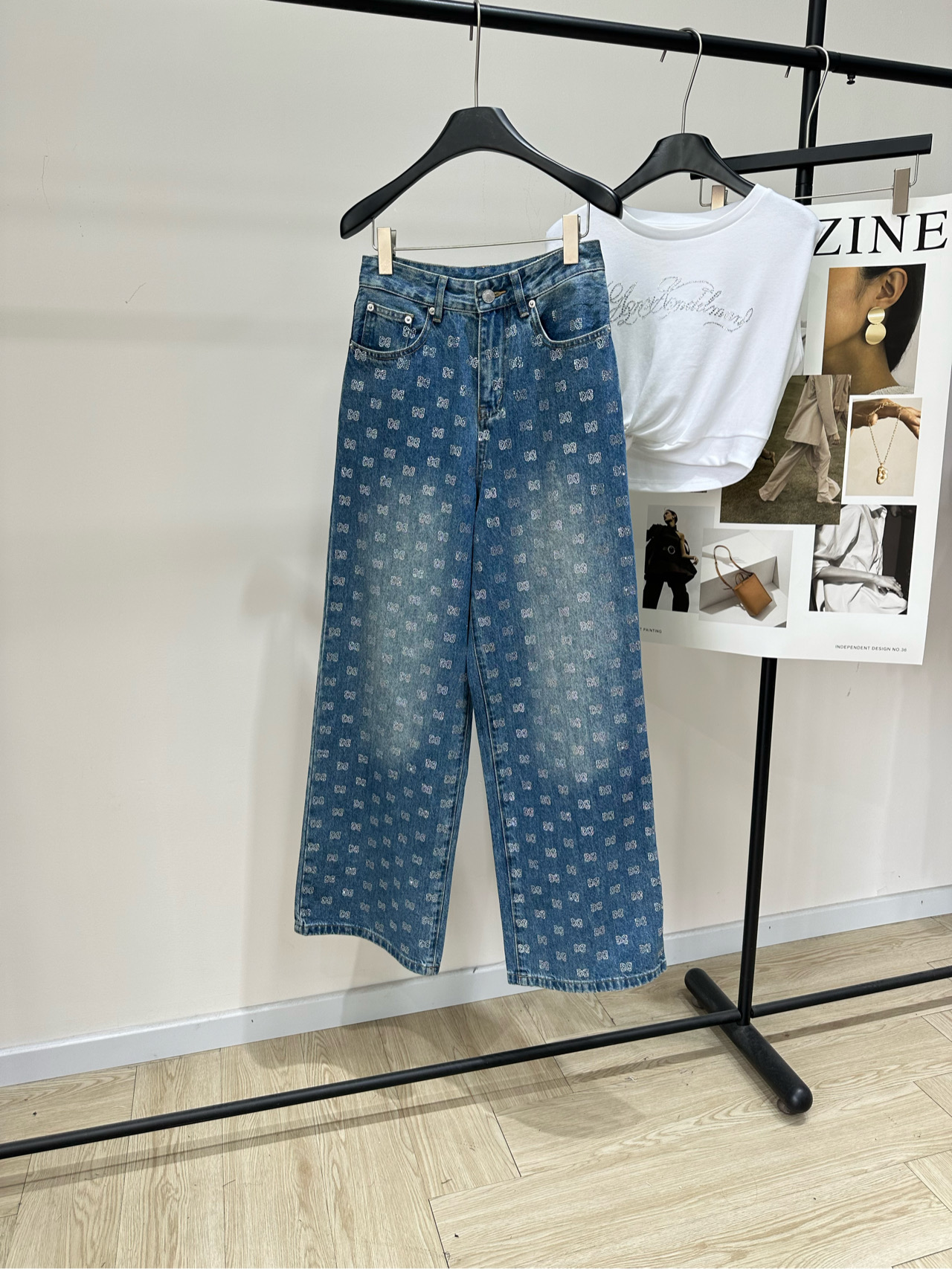 NO:796560,[Ann blue denim trousers with butterflies and diamonds], fabric denim cotton, color blue, ANN ANDELMAN 26 spring new model, jeans with stars and diamonds, blue washed fabric + full-print diamond LOGO, the details are super eye-catching!  The high-waisted straight wide-leg design makes your legs look slimmer and flattering, making it easy to create a Korean-style relaxed look. The fabric is soft and comfortable and can be easily used for daily commuting, light business, and vacation. It goes well with knitted sweaters or T-shirts~ Fashionable and practical, with perfect texture!  Flat size S waist 70, hip 96, trouser length 110 M waist 74, hip 100, trouser length 111 L waist 78, hip 104, trouser length 112 There will be an error of 2 to 3cm in manual measurement, which is within the normal range, jeans, tees, t-shirts,19860909【Ann蓝色满蝴蝶烫钻牛仔长裤】 ,面料牛仔棉 颜色蓝色 ANN ANDELMAN 26春季新款 满天星烫钻牛仔裤 蓝色水洗面料+满印烫钻LOGO,细节超吸睛！ 高腰直筒阔腿设计 显瘦又修饰腿型,轻松打造韩系松弛感穿搭 面料柔软舒适 日常通勤、轻商务、度假都能轻松驾驭 搭配针织衫或T恤都很出彩～ 时尚实用,质感满分！ 平铺尺码 S腰围70,臀围96,裤长110 M腰围74,臀围100,裤长111 L腰围78,臀围104,裤长112 手工测量会有2～3cm误差属于正常范围,,jeans,tees，t-shirt,,Women's clothing