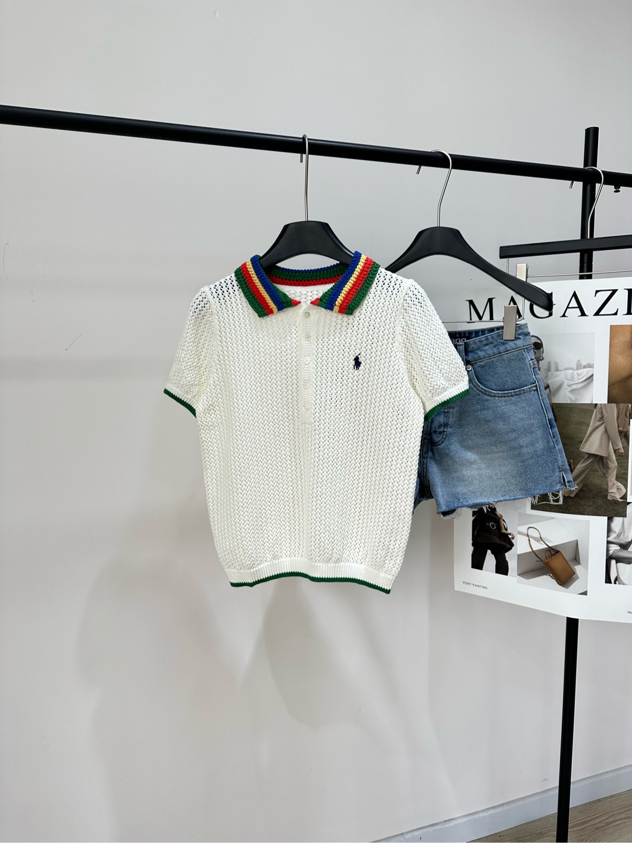 NO:797055,[Ralph White Rainbow Collar Hollow Knitted Short Sleeves], Fabric Cotton Color White Polo Ralph Lauren Color Strip Collar Knitted Polo Shirt White hollow knitted fabric, breathable and light, super comfortable to wear in spring and summer!  The collar has a multi-color stripe contrasting design, which is full of vitality. The cuffs and hem are echoed by green piping, which is full of details. The pony embroidery logo on the chest is highly recognizable for the brand. The version is short and can be worn with high-waisted jeans or short skirts. It is easy to get American retro style. It is suitable for daily leisure and outdoor use!  Flat size S shoulder width 36, bust 88 stretch, length 51, sleeve length 20 M shoulder width 37, chest 92 stretch, length 52, sleeve length 21 L shoulder width 38, chest 96 stretch, length 53, sleeve length 22 Manual measurement will have an error of 2 to 3cm, which is within the normal range, loro piana, skirts, jeans, T-shirt,19860909【拉夫白色彩虹领镂空针织短袖】 ,面料棉 颜色白色 Polo Ralph Lauren彩条领针织Polo衫 白色镂空针织面料,透气轻薄,春夏穿超舒服！ 领口多色条纹撞色设计,活力满满 袖口和下摆绿色滚边呼应,细节感十足 胸前小马刺绣logo,品牌辨识度高 版型偏短,搭高腰牛仔裤或短裙 轻松get美式复古风 日常休闲、户外都很适合哦！ 平铺尺码 S肩宽36,胸围88弹力,衣长51,袖长20 M肩宽37,胸围92弹力,衣长52,袖长21 L肩宽38,胸围96弹力,衣长53,袖长22 手工测量会有2～3cm误差属于正常范围,,loro piana,skirts,jeans,T-shirt,,Women's clothing