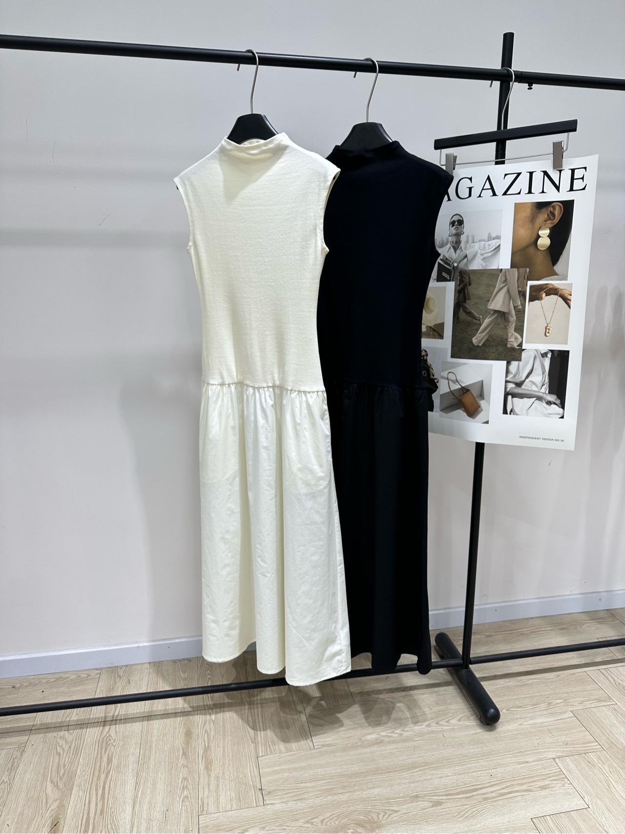 NO:797664,[MA half turtleneck spliced sleeveless long skirt], fabric cotton, color off-white, black, Italian fashion brand Marella long skirt. A series with the impression of women with free personality and active lifestyle. Each season maintains a high-end vibe. Tailoring, materials, and colors also advance with the times. The smart design allows people to choose clothing with a sense of freedom. Single products that meet the needs of women are fully developed. Flat size S Shoulder width 41, bust 78 stretch, skirt length 131  M shoulder width 42, bust 82 stretch, skirt length 132 L shoulder width 43, bust 86 stretch, skirt length 133. There will be an error of 2~3cm in manual measurement, which is within the normal range. Skirts,19860909【MA半高领拼接无袖长裙】 ,面料棉 颜色米白、黑色 意大利时尚品牌 Marella长裙 以拥有自由个性♀ 积极生活方式的女性为印象的系列 每一季都维持着高级感的vibe 剪裁、材质、颜色也与时俱进 干练的设计使人们能够 以自由的感觉选择服装 为满足女性需求的单品全面展开 平铺尺码 S肩宽41,胸围78弹力,裙长131 M肩宽42,胸围82弹力,裙长132 L肩宽43,胸围86弹力,裙长133 手工测量会有2~3cm误差属于正常范围,,skirts,,Women's clothing