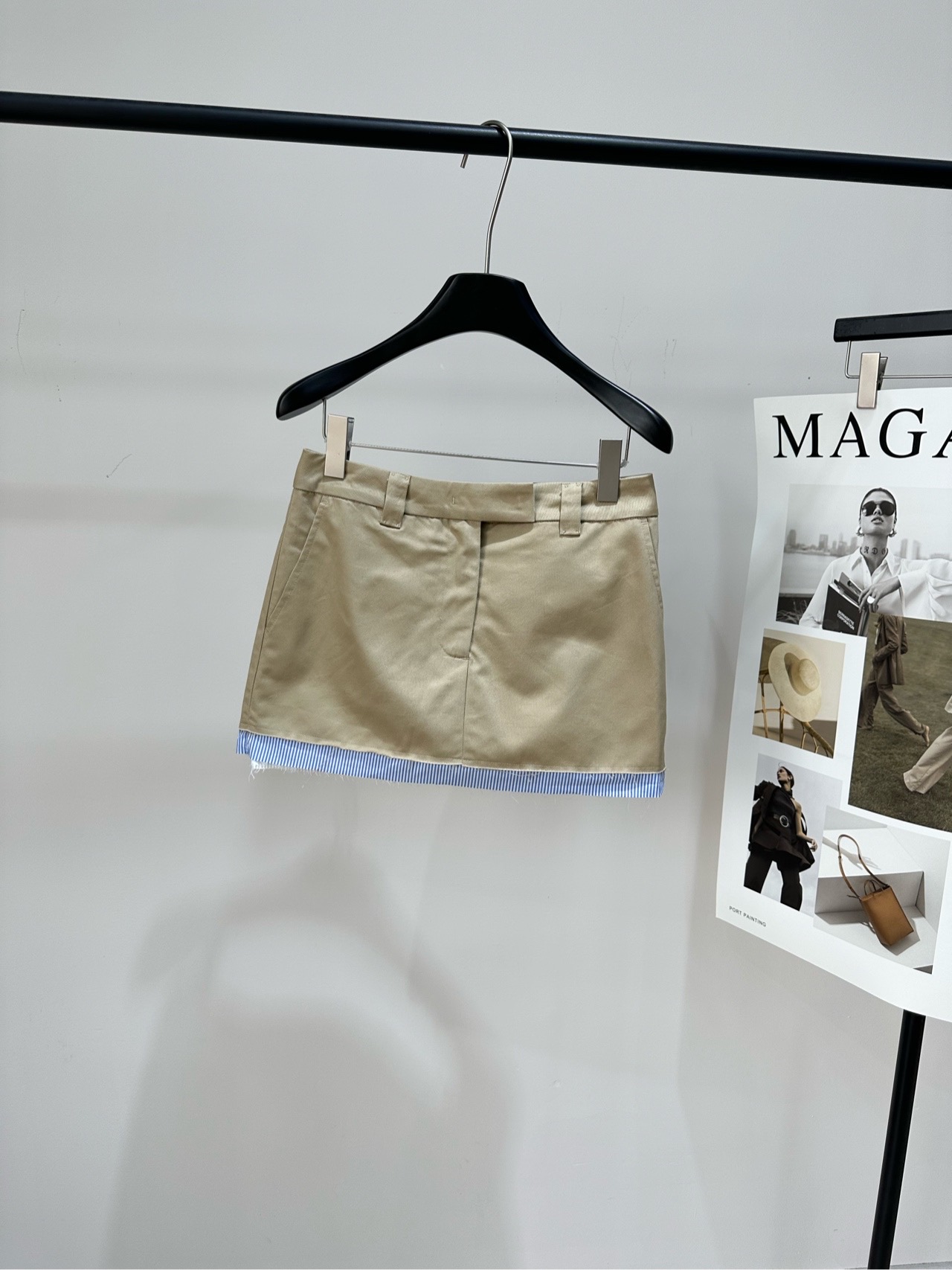 NO:799061,[M khaki striped raw edge workwear skirt] l, fabric cotton color khaki Miu* khaki spliced skirt, made of high-quality cotton fabric Soft and crisp, super comfortable to wear in spring and summer  Easily get a sophisticated outfit look!  Flat size is lined. S waist 72, hip 92, skirt length 33. M waist 76, hip 96, skirt length 34. L waist 80, hip 100, skirt length 35. There will be an error of 2 to 3cm due to manual measurement, which is within the normal range. Miumiu, boots, skirts, shirts,19860909【M卡其色条纹毛边工装半裙】 l,面料棉 颜色卡其色 Miu*卡其色拼接半裙,采用高品质棉质面料 柔软又挺括,春夏穿超舒服 A字版型+蓝白条纹拼接,层次感满满 俏皮又时髦 腰部金属扣腰带,修饰腰线 学院风or通勤风都能轻松驾驭 日常通勤、约会、逛街都很百搭 搭配针织衫、衬衫或短靴 轻松get精致穿搭look！ 平铺尺码有内衬 S腰围72,臀围92,裙长33 M腰围76,臀围96,裙长34 L腰围80,臀围100,裙长35 手工测量会有2～3cm误差属于正常范围,,miumiu,boots,skirts,shirts,,Women's clothing