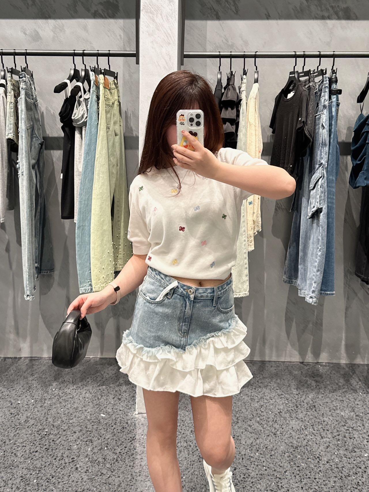 NO:799971,The high-waisted design makes you slim, and is suitable for daily commuting and casual outings. Pair it with a white T or lace suspenders to easily get a French modern girly look ~ 2025 summer new style, with both design and practicality.19860909高腰设计显瘦,日常通勤、休闲出街都很适合 搭配白T或蕾丝吊带,轻松get法式摩登少女感～ 2025夏季新款,设计感与实穿性兼具,,,Women's clothing