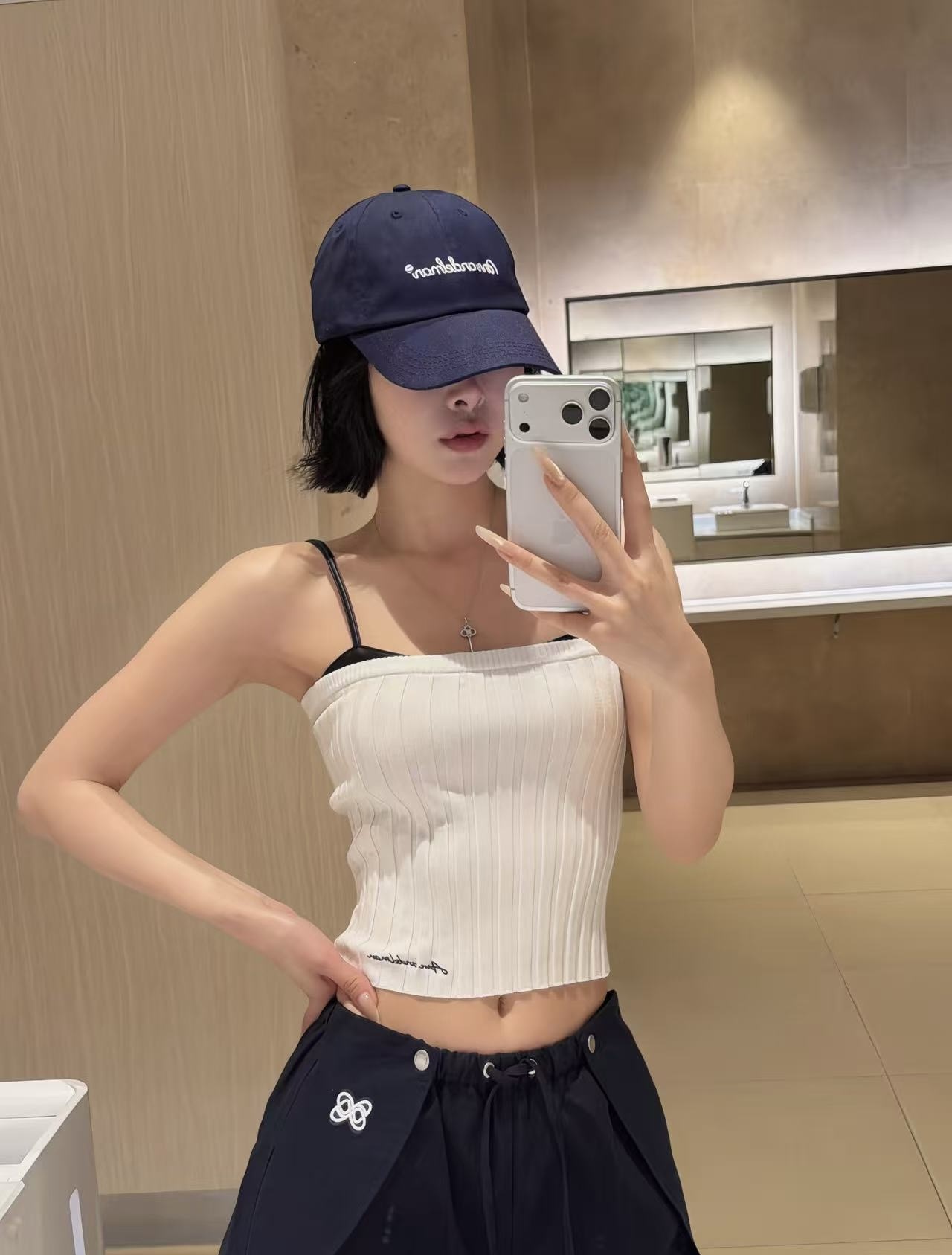 NO:800510,The leather sling design has a super layered feel. The slim cut fits the body shape and easily shows the waistline. The ribbed fabric has good elasticity, making it comfortable to wear and looks slim. The black sling has a contrasting color design, simple and fashionable!  ,,19860909拼皮吊带设计超有层次感 修身剪裁贴合身形,轻松展现腰线 坑条面料弹性好,穿着舒适又显瘦 黑色吊带撞色设计,简约又时髦！,,,Women's clothing