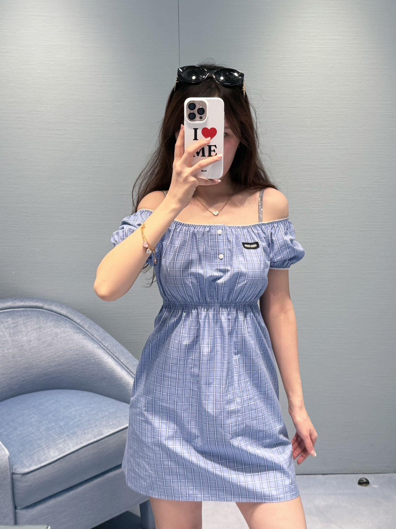 NO:801442,Cotton fabric is light and breathable, super comfortable to wear in summer!  One shoulder + puff sleeve design, the collarbone line is super beautiful, retro and girly,,19860909棉质面料轻盈透气,夏天穿超舒服！ 一字肩+泡泡袖设计,锁骨线条超美 复古又少女感满满,,,Women's clothing