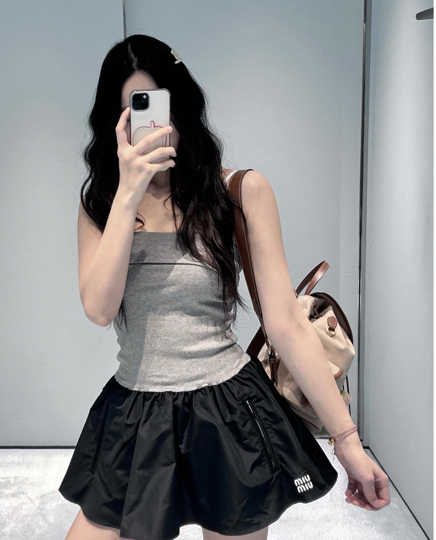 NO:802741,miu style contrasting color stitching tube top skirt two-wear mini skirt unlocks the sweet and cool possibility of wearing two clothes in one. The upper body is made of high-elastic wide rib knitted fabric,,miumiu,skirts,19860909miu风撞色拼接抹胸半裙两穿迷你裙 解锁一衣两穿的甜酷穿搭可能性 上半身甄选高弹宽罗纹针织面料,,miumiu,skirts,,Women's clothing