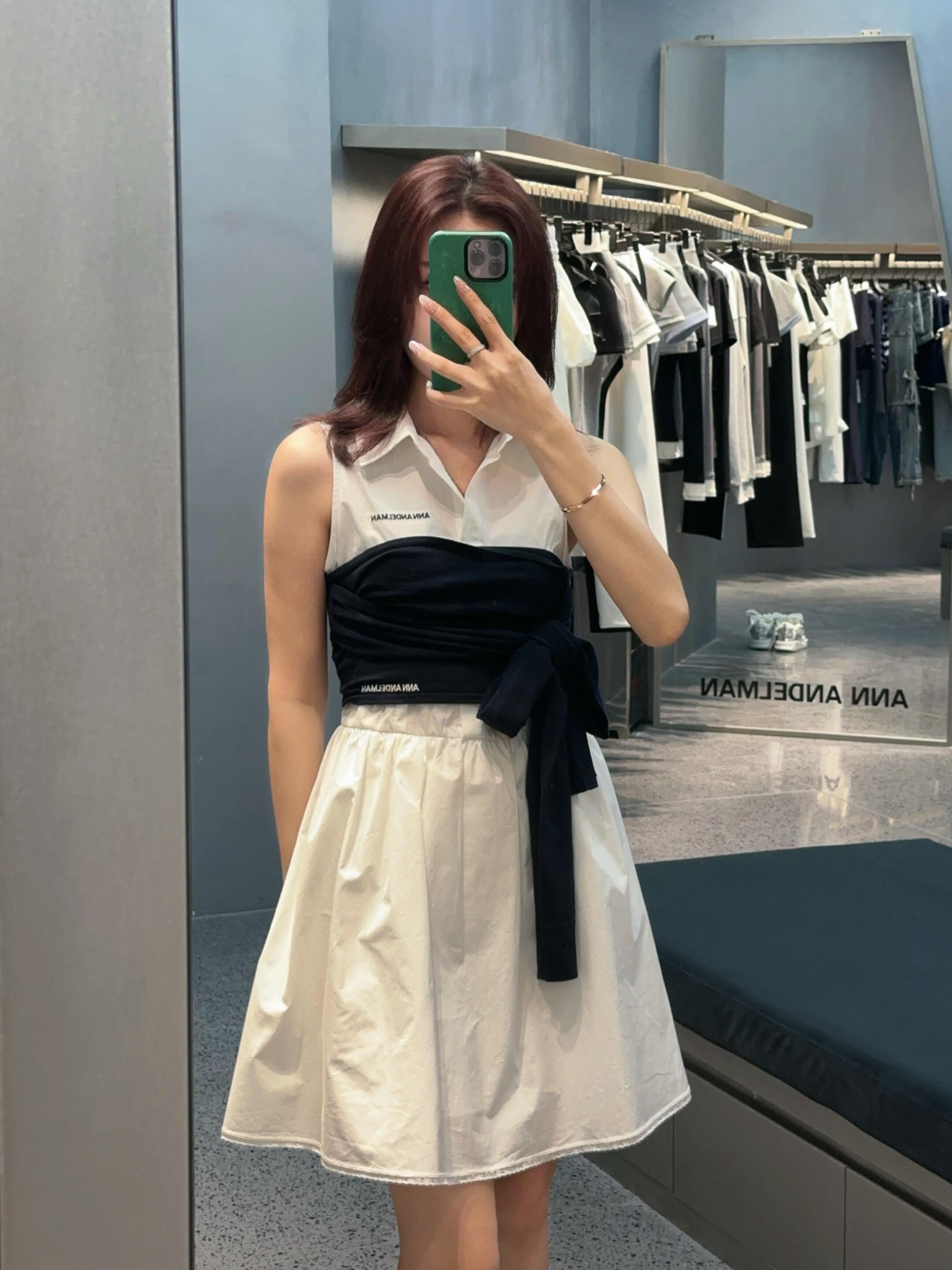 NO:804428,The splicing design is super layered, and the dark belt embellishes the waistline and enhances the look. The light and breathable fabric is super comfortable to wear in summer.19860909拼接设计超有层次感,深色腰带点缀 修饰腰线又提升造型感 轻薄透气面料,夏天穿超舒服,,,Women's clothing
