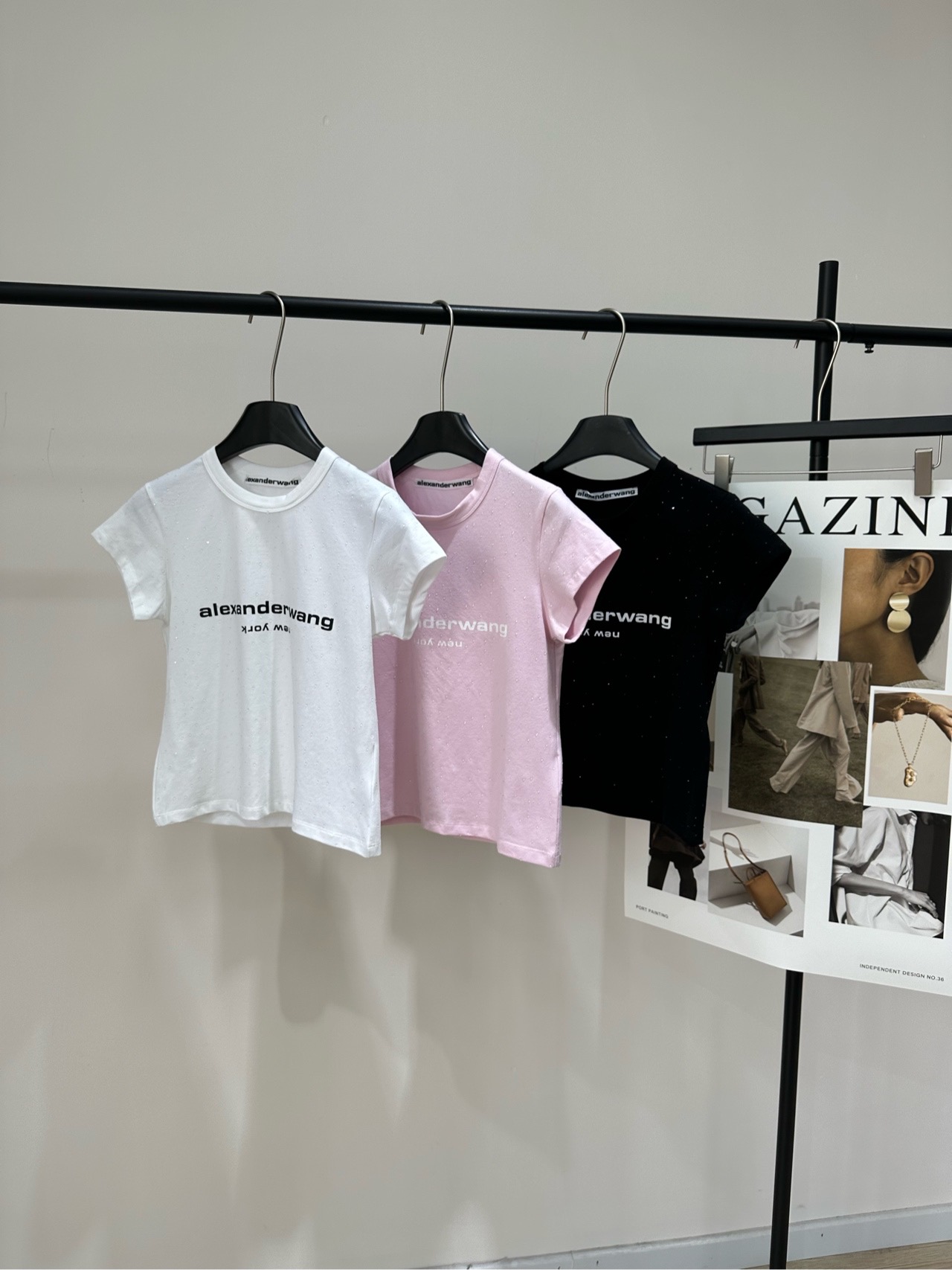 NO:804424,[King three-color diamond letter short-sleeved T], fabric cotton + spandex, color white, pink, black, this T-shirt is from Alexander Wang, soft and breathable, super comfortable to wear!  The brand letters are printed on the front, simple and recognizable. The pink color is fresh, a must-have for spring and summer. The loose fit is very tolerant. It is OK to wear alone or layered with it. It can be easily used for daily commuting and leisure. Pair it with jeans or a skirt to easily get a fashionable look!  Flat size S shoulder width 35, bust 78 stretch, length 44, sleeve length 10 M shoulder width 36, chest 82 stretch, length 45, sleeve length 11 L shoulder width 37, bust 86 stretch, length 46, sleeve length 12 Manual measurement will have an error of 2 to 3cm, which is within the normal range, alexander wang, skirts, jeans, T-shirt, tees, t-shirt,19860909【大王三色烫钻字母短袖T】 ,面料棉+氨纶 颜色白色、粉色、黑色 这款T恤来自Alexander Wang 柔软透气,穿着超舒适！ 正面品牌字母印花,简约又有辨识度 粉色清新,春夏必备,宽松版型包容性强 单穿或内搭都很OK 日常通勤、休闲都能轻松驾驭 搭配牛仔裤或半裙,轻松get时髦感！ 平铺尺码 S肩宽35,胸围78弹力,衣长44,袖长10 M肩宽36,胸围82弹力,衣长45,袖长11 L肩宽37,胸围86弹力,衣长46,袖长12 手工测量会有2～3cm误差属于正常范围,,alexander wang,skirts,jeans,T-shirt,tees，t-shirt,,Women's clothing