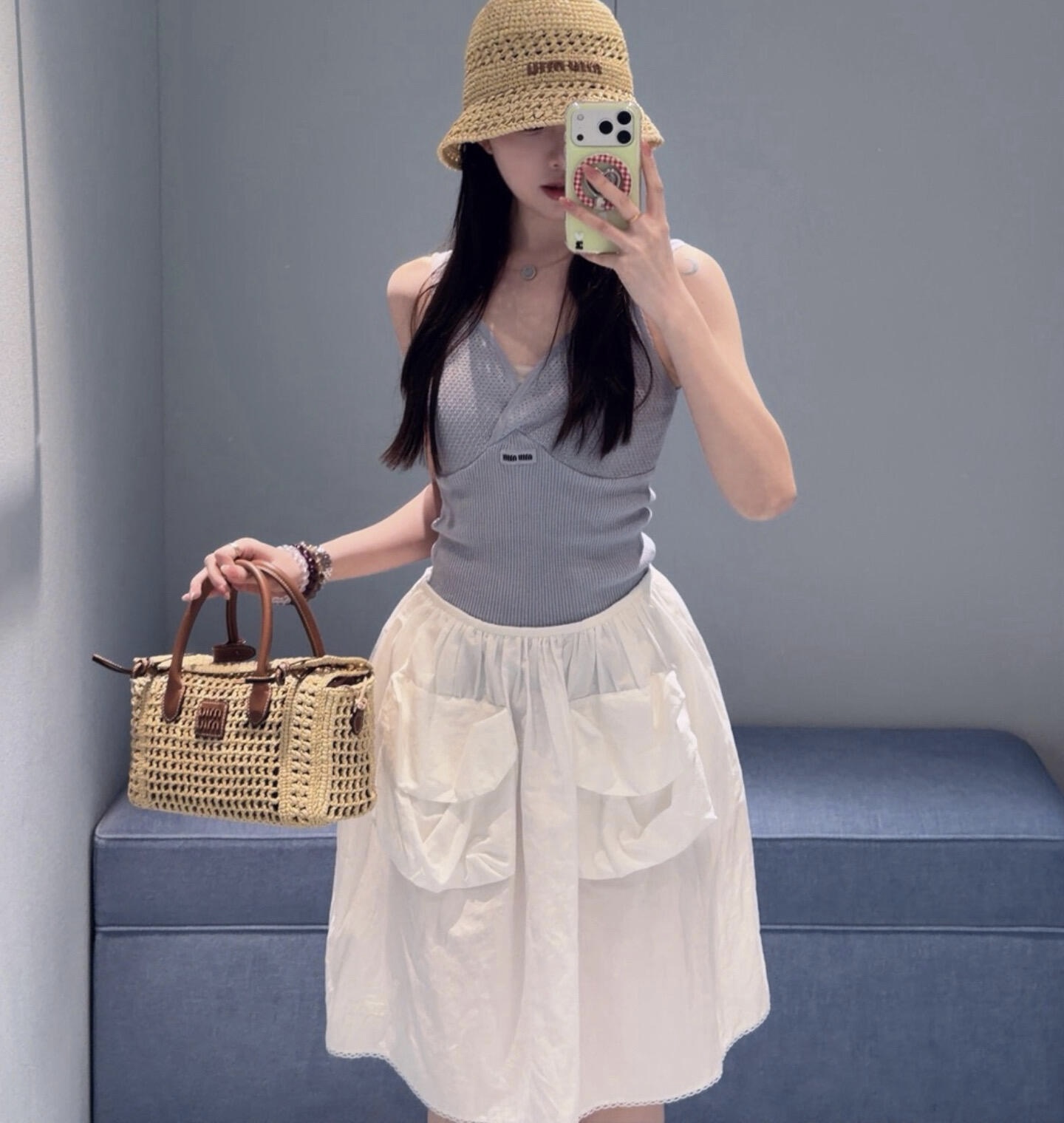 NO:805248,Collar + chest logo design, full of details. Slim fit, can be worn alone or layered. Easily create a Korean lazy style or commuting style.19860909领+胸前徽标设计,细节感满满 修身剪裁,单穿or叠穿都OK 轻松打造韩系慵懒风or通勤风,,,Women's clothing