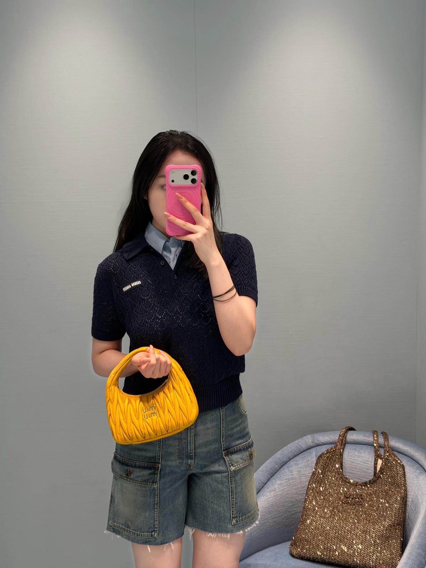 NO:808094,It adopts exquisite crochet technology, diamond pattern hollow design, breathable and layered, classic lapel + small breast buttons, and the brand logo on the chest is very recognizable.19860909采用精致钩花工艺 菱格纹镂空设计透气又显层次感 经典翻领+小排扣,胸前品牌标识超有辨识度,,,Women's clothing