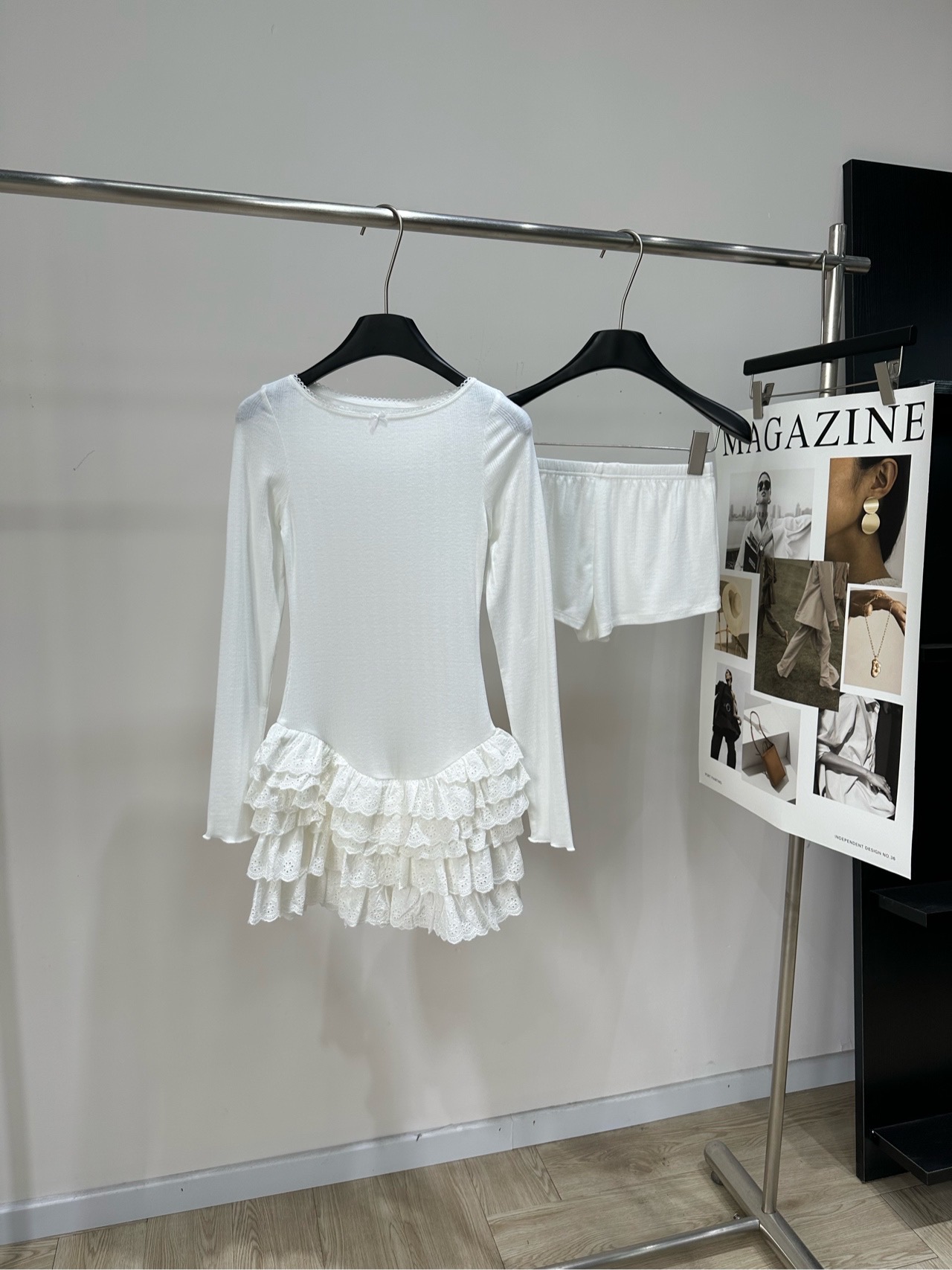 NO:808088,[Zhang Yuanying white ballet-style long-sleeved cake dress], fabric cotton + spandex, color white, this cotton boat-neck English embroidered layered dress paired with mini shorts, simple and exquisite!  High-quality pure cotton fabric, skin-friendly and breathable, super comfortable for daily wear. The boat neck design modifies the shoulder and neck lines. The layered lace skirt is sweet and playful. The shorts are two pieces and are very practical. No pressure to wear in spring and summer~ You can easily control the gentle girly style or ballet style. Pair it with light-colored shoes or small accessories for a fresh atmosphere. Dress lay size S shoulder width 33, bust 68 stretch, skirt length 76, sleeve length 64  M Shoulder width 35, Bust 72 stretch, Skirt length 78, Sleeve length 65 L Shoulder width 36, Bust 76 stretch, Skirt length 80, Sleeve length 66 Shorts flat size S Waist 62 stretch, Hips 86 stretch, Trouser length 24 M Waist 66 stretch, Hips 90 stretch, Trouser length 25 L Waist 70 stretch, Hips 94 stretch, Trouser length 26  There will be an error of 2~3cm due to manual measurement, which is within the normal range, skirts, shorts,19860909【张元英白色芭蕾风长袖蛋糕裙】 ,面料棉+氨纶 颜色白色 这款棉质船领英式刺绣层叠连衣裙 搭配迷你短裤,简约又精致！ 优质纯棉面料,亲肤透气,日常穿着超舒适 船领设计修饰肩颈线条 层叠蕾丝裙摆甜美俏皮 短裤真两件超实用,春夏穿搭无压力～ 温柔少女风or芭蕾风都能轻松驾驭 搭配浅色鞋履或小饰品,清新氛围感满分 连衣裙平铺尺码 S肩宽33,胸围68弹力,裙长76,袖长64 M肩宽35,胸围72弹力,裙长78,袖长65 L肩宽36,胸围76弹力,裙长80,袖长66 短裤平铺尺码 S腰围62弹力,臀围86弹力,裤长24 M腰围66弹力,臀围90弹力,裤长25 L腰围70弹力,臀围94弹力,裤长26 手工测量会有2～3cm误差属于正常范围,,skirts,shorts,,Women's clothing