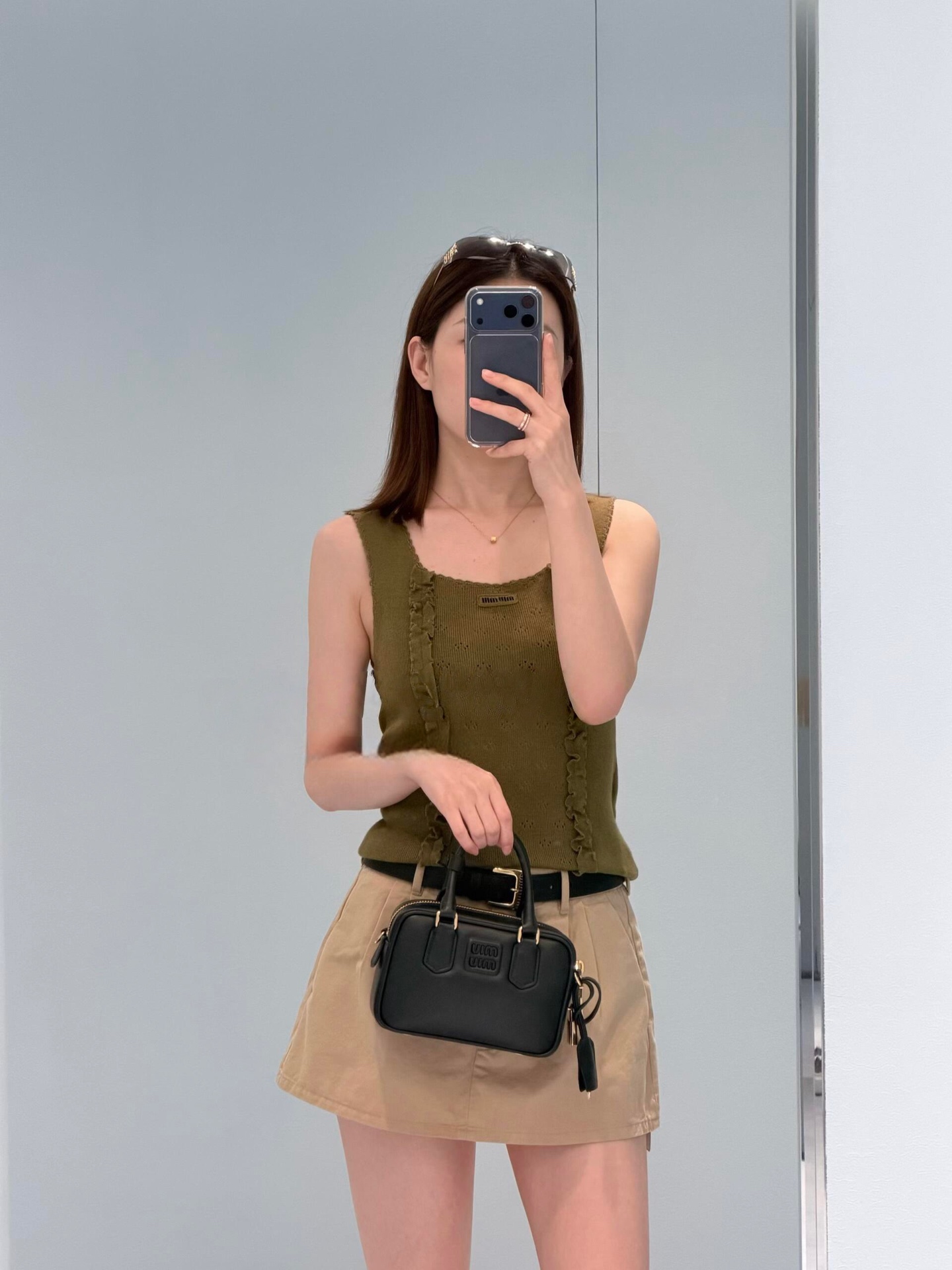 NO:828760,Soft knitted fabric, super comfortable to wear!  The earring design on both sides is retro and sweet, with full details. Sleeveless tailoring, perfect for wearing alone or layered with shirts and jackets in spring and summer, jackets & coats, shirts,19860909柔软针织面料,穿着超舒适！ 两侧木耳边设计,复古又甜美,细节满分 无袖剪裁,春夏单穿或叠搭衬衫、外套都很出彩,,jackets & coats,shirts,,Women's clothing