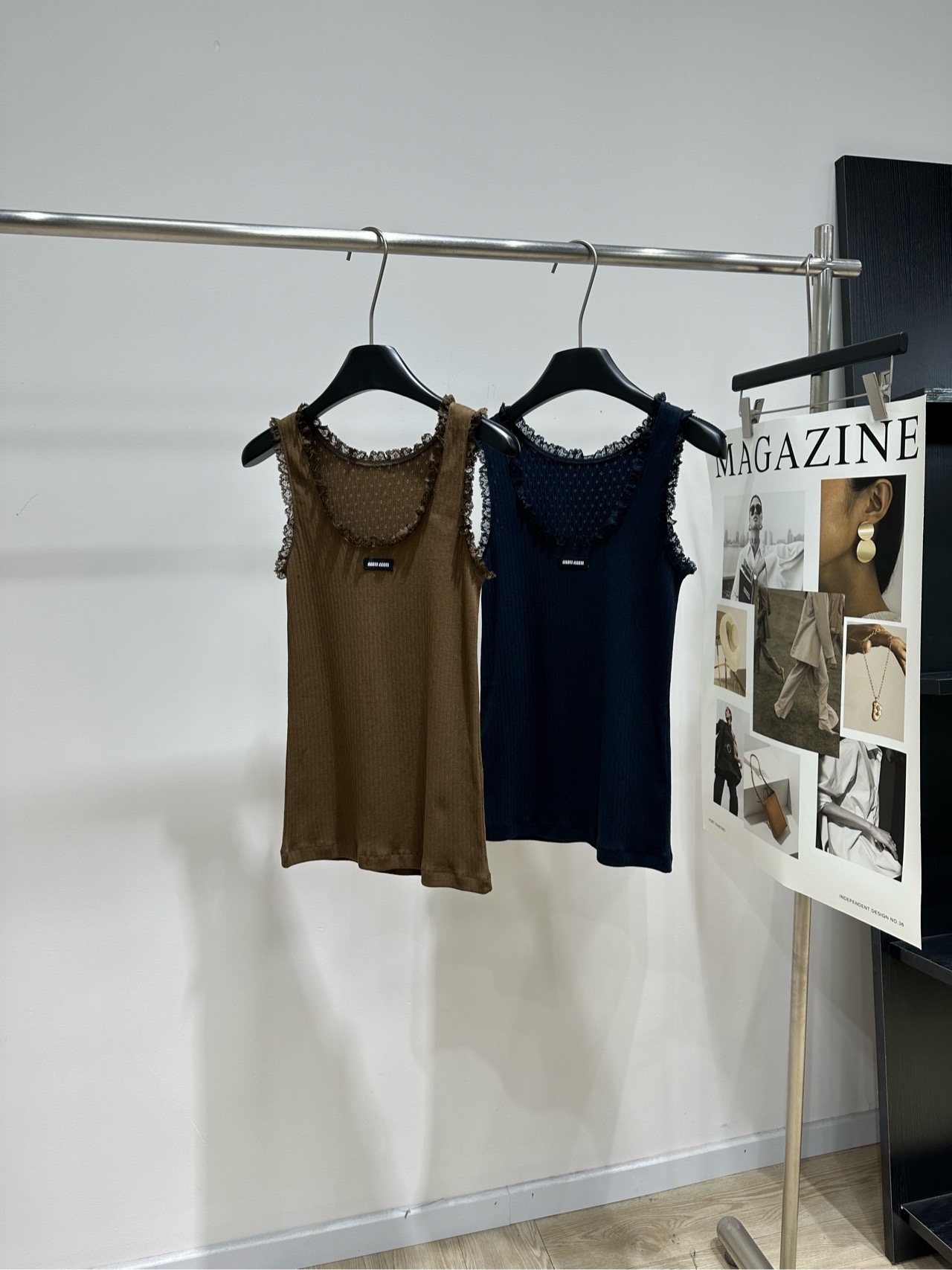 NO:831251,[M lace hollow U-neck vest], fabric cotton, color coffee, navy blue Miu*2026 spring and summer new brown hollow vest, raindrop cotton fabric + pitted texture, soft and skin-friendly, slightly elastic, super comfortable to wear!  Hollow lace on the collar and cuffs, perfect details, full of retro feel. The warm brown tone makes it white and does not pick on the skin tone. It can also be easily controlled by yellow skin. The small label on the chest is low-key and recognizable. It can be worn alone or as an inner layer. It can be easily held for commuting and dating. Flat size S shoulder width 29, bust 64 stretch, length 61 M shoulder width 30, bust 68 stretch, length 62  L shoulder width 31, bust 72 stretch, length 63. There will be an error of 2 to 3cm due to manual measurement, which is within the normal range.,miumiu,19860909【M蕾丝花边镂空U领背心】 ,面料棉 颜色咖色、藏蓝 Miu*2026春夏新款棕色镂花背心 雨点棉面料+坑条肌理 柔软亲肤又微弹,穿着超舒适！ 领口和袖口镂空花边,细节满分,复古感拉满 暖棕色调显白不挑肤色 黄皮也能轻松驾驭 胸前小标低调有辨识度,单穿or内搭都很百搭 通勤约会都能轻松hold住 平铺尺码 S肩宽29,胸围64弹力,衣长61 M肩宽30,胸围68弹力,衣长62 L肩宽31,胸围72弹力,衣长63 手工测量会有2～3cm误差属于正常范围,,miumiu,,Women's clothing