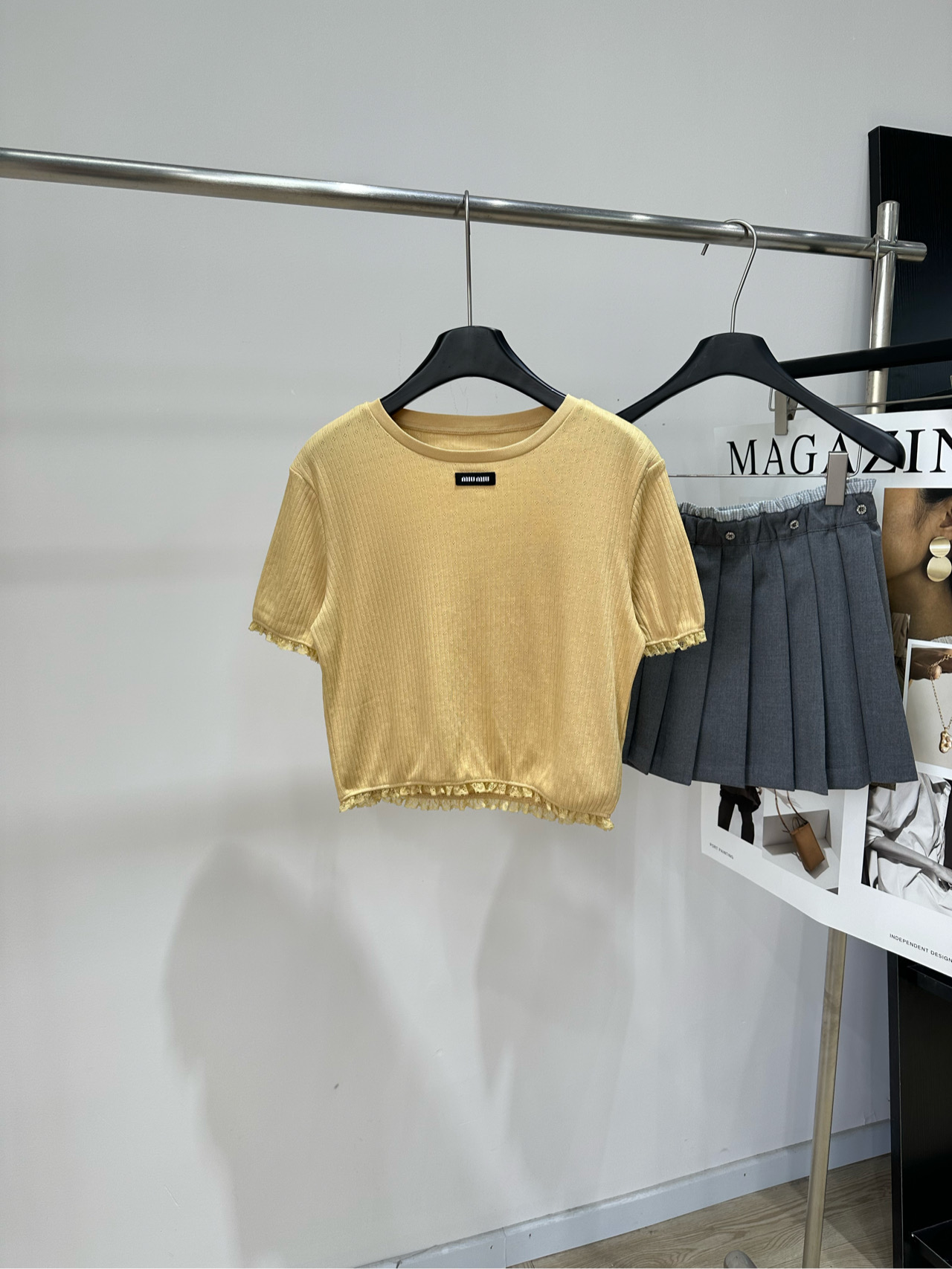 NO:831235,[M cream yellow lace hollow short-sleeved T], fabric cotton, color cream yellow Miu* cream yellow knitted short sleeves, soft knitted fabric, super comfortable to wear in spring and summer!  Short design + fungus lace, full of girlish feeling. Brand logo on the chest, highly recognizable. Creamy yellow color is white and versatile. Looks good with high-waist skirt or jeans. Easy to control for commuting, vacation, and daily life~ Flat size S Shoulder width 40, bust 86 stretch, length 43, sleeve length 19 M Shoulder width 41, bust 90 stretch, length 44, sleeve length 20  L shoulder width 42, bust 94 stretch, length 45, sleeve length 21. There will be an error of 2 to 3cm in manual measurement, which is within the normal range. Miumiu, skirts, jeans, T-shirt,19860909【M奶黄色蕾丝花边镂空短袖T】 ,面料棉 颜色奶黄 Miu*奶黄色针织短袖,柔软针织面料 春夏穿超舒服！短款设计+木耳花边 少女感满满 胸前品牌标识,辨识度高 奶黄色显白又百搭 配高腰裙or牛仔裤都好看 通勤、度假、日常都能轻松驾驭～ 平铺尺码 S肩宽40,胸围86弹力,衣长43,袖长19 M肩宽41,胸围90弹力,衣长44,袖长20 L肩宽42,胸围94弹力,衣长45,袖长21 手工测量会有2～3cm误差属于正常范围,,miumiu,skirts,jeans,T-shirt,,Women's clothing
