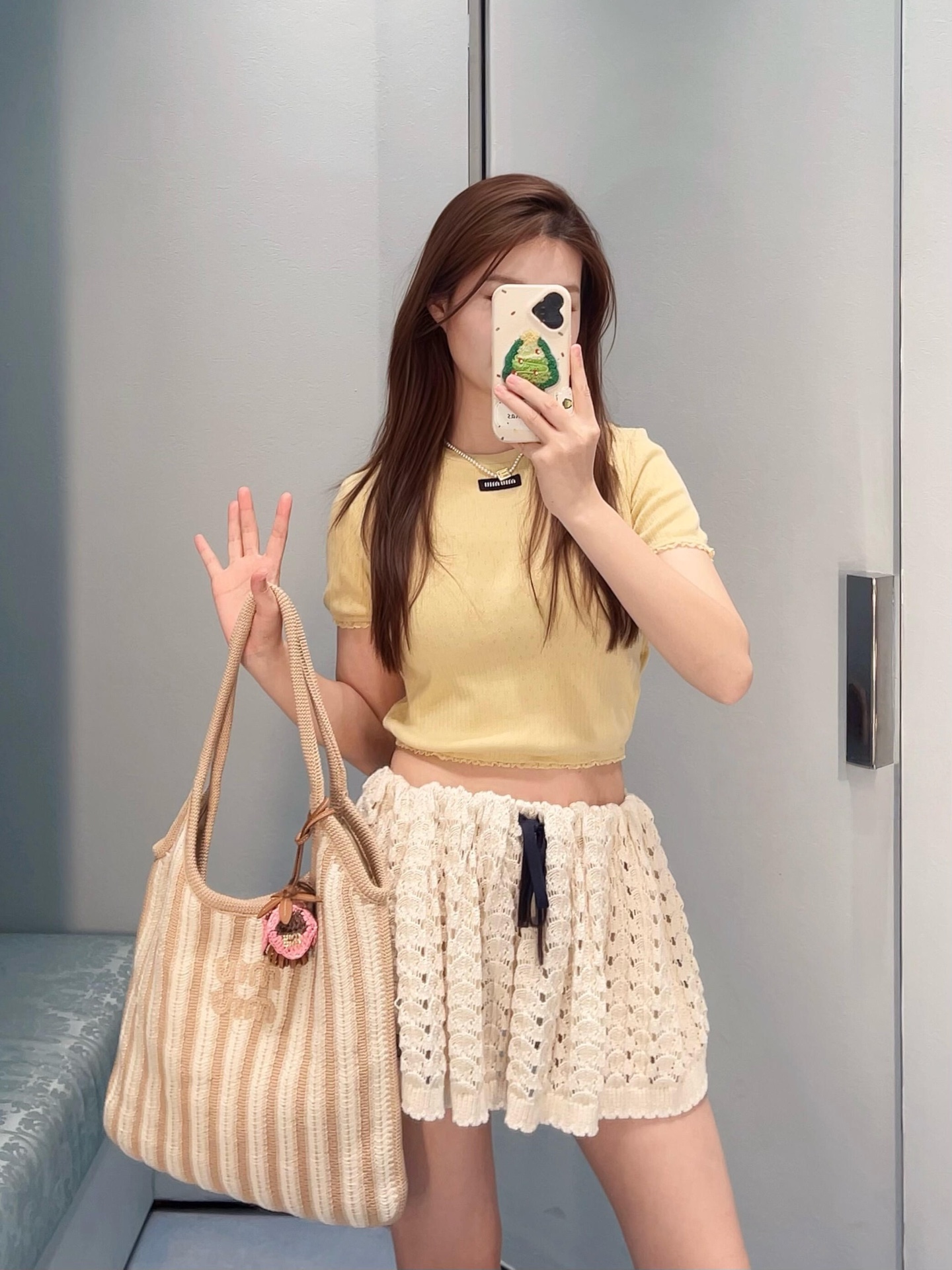 NO:831243,The brand logo on the chest is highly recognizable. The cream color is white and versatile. It looks good with a high-waisted skirt or jeans. It can be easily used for commuting, vacation, and daily life~,,skirts,jeans,19860909胸前品牌标识,辨识度高 奶黄色显白又百搭 配高腰裙or牛仔裤都好看 通勤、度假、日常都能轻松驾驭～,,skirts,jeans,,Women's clothing