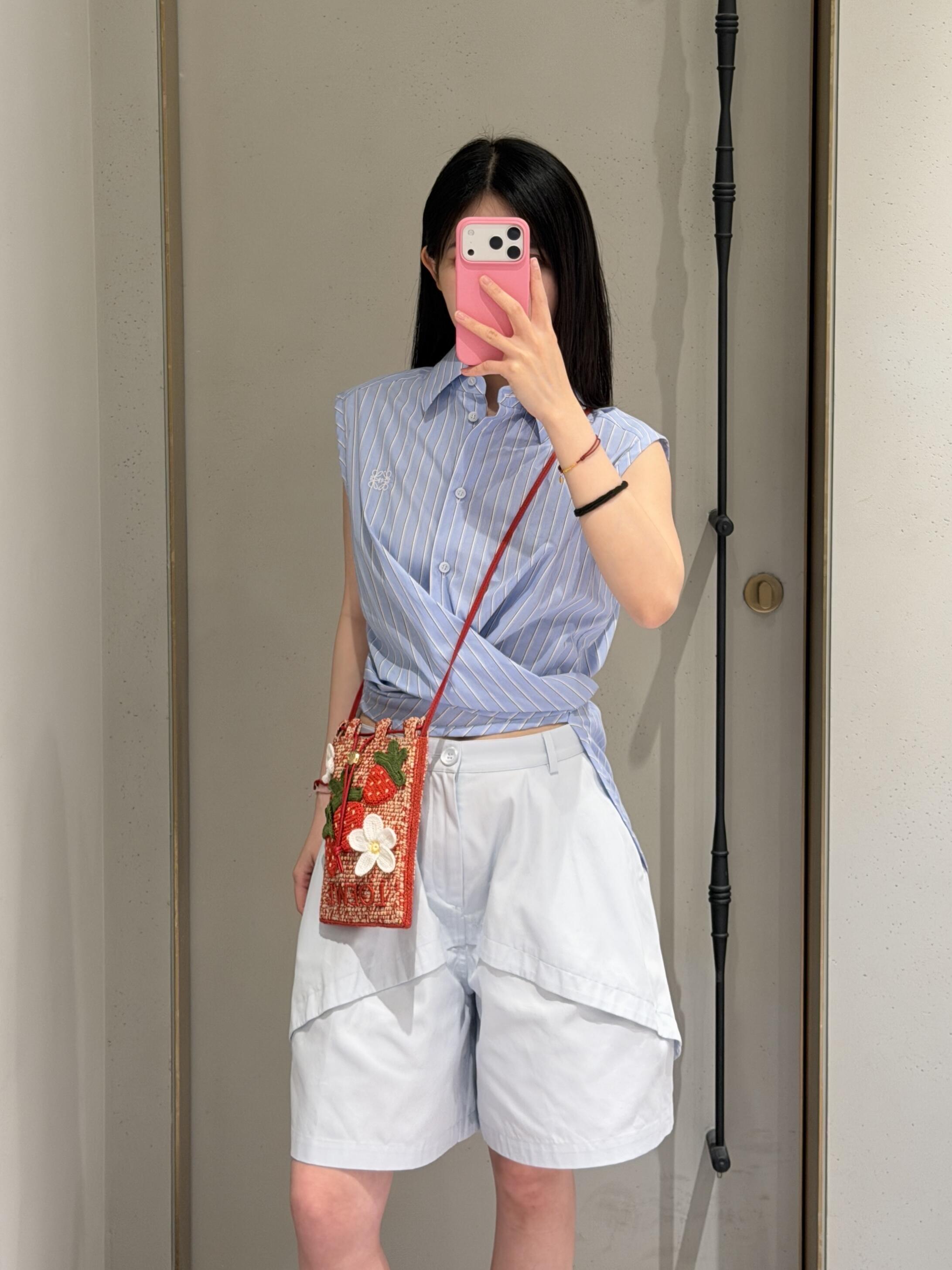 NO:831203,Sleeveless + lapel design, refreshing and elegant. The striped color scheme is full of holiday atmosphere. The belt at the waist can adjust the length and modify the body proportions.19860909无袖+翻领设计,清爽又优雅 条纹配色满满度假氛围感 腰部系带可调节衣长,修饰身材比例,,,Women's clothing