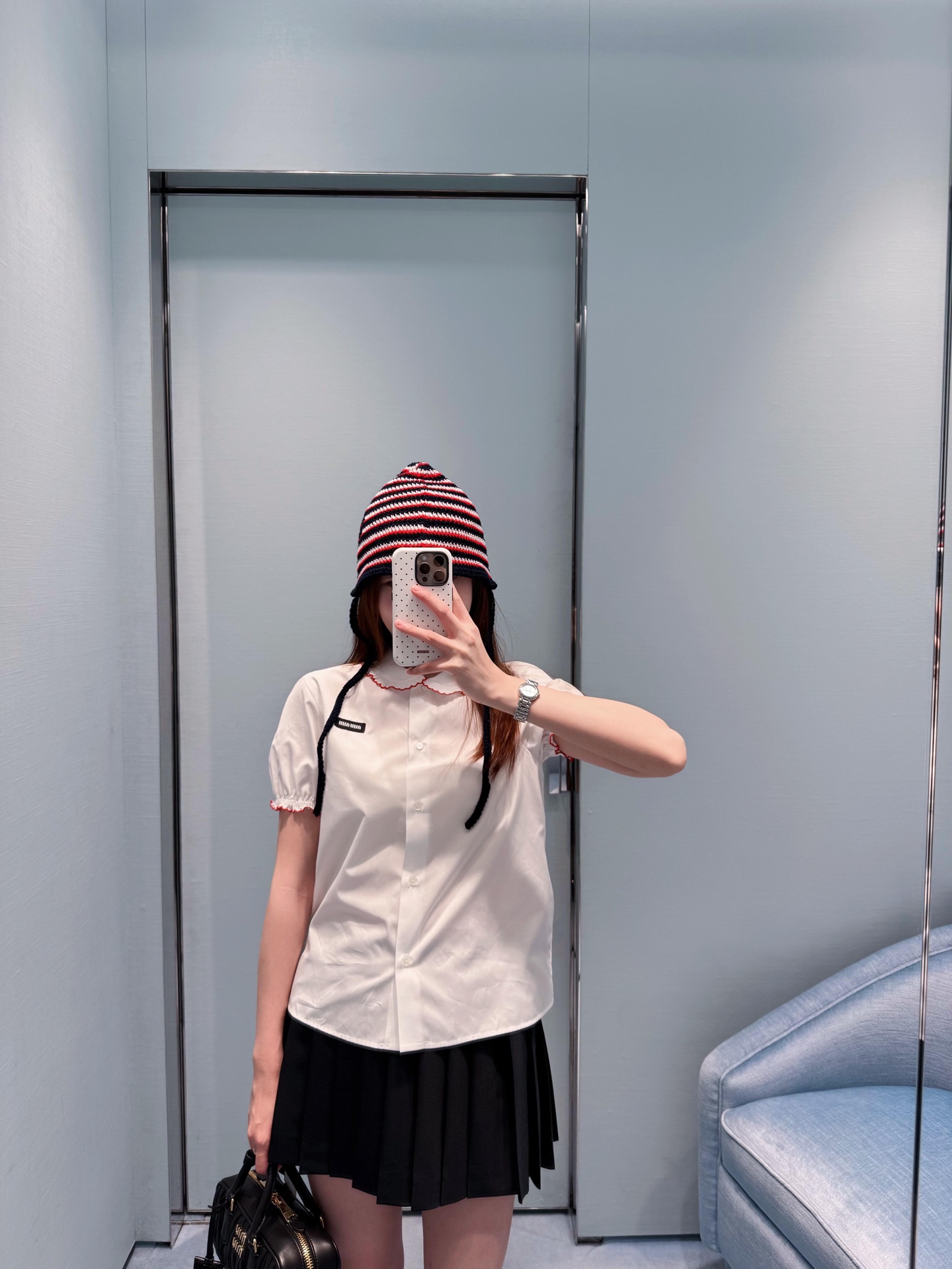 NO:835482,The red trimmed doll collar + cuff details are full of retro college style, age-reducing and playful. The brand logo on the chest is highly recognizable.19860909红色镶边娃娃领+袖口细节 复古学院风满满,减龄又俏皮 胸前品牌徽标,辨识度高,,,Women's clothing