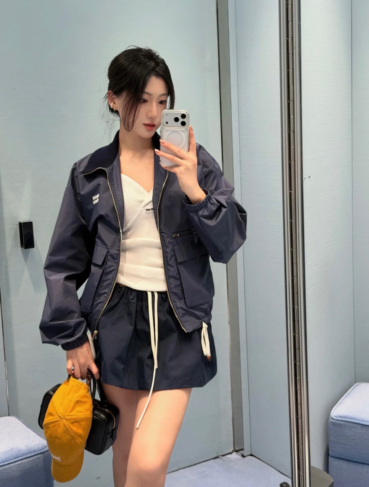 NO:839309,Miu*'s bud-shaped drawstring skirt is dark blue + white drawstring, simple and yet stylish!  The fluffy silhouette is super playful and energetic. The light fabric is super comfortable to wear in summer,,miumiu,skirts,19860909Miu*这款花苞型抽绳短裙 深藏青色+白色抽绳,简约又有设计感！ 蓬松廓形超显俏皮活力 轻薄面料夏天穿超舒服,,miumiu,skirts,,Women's clothing
