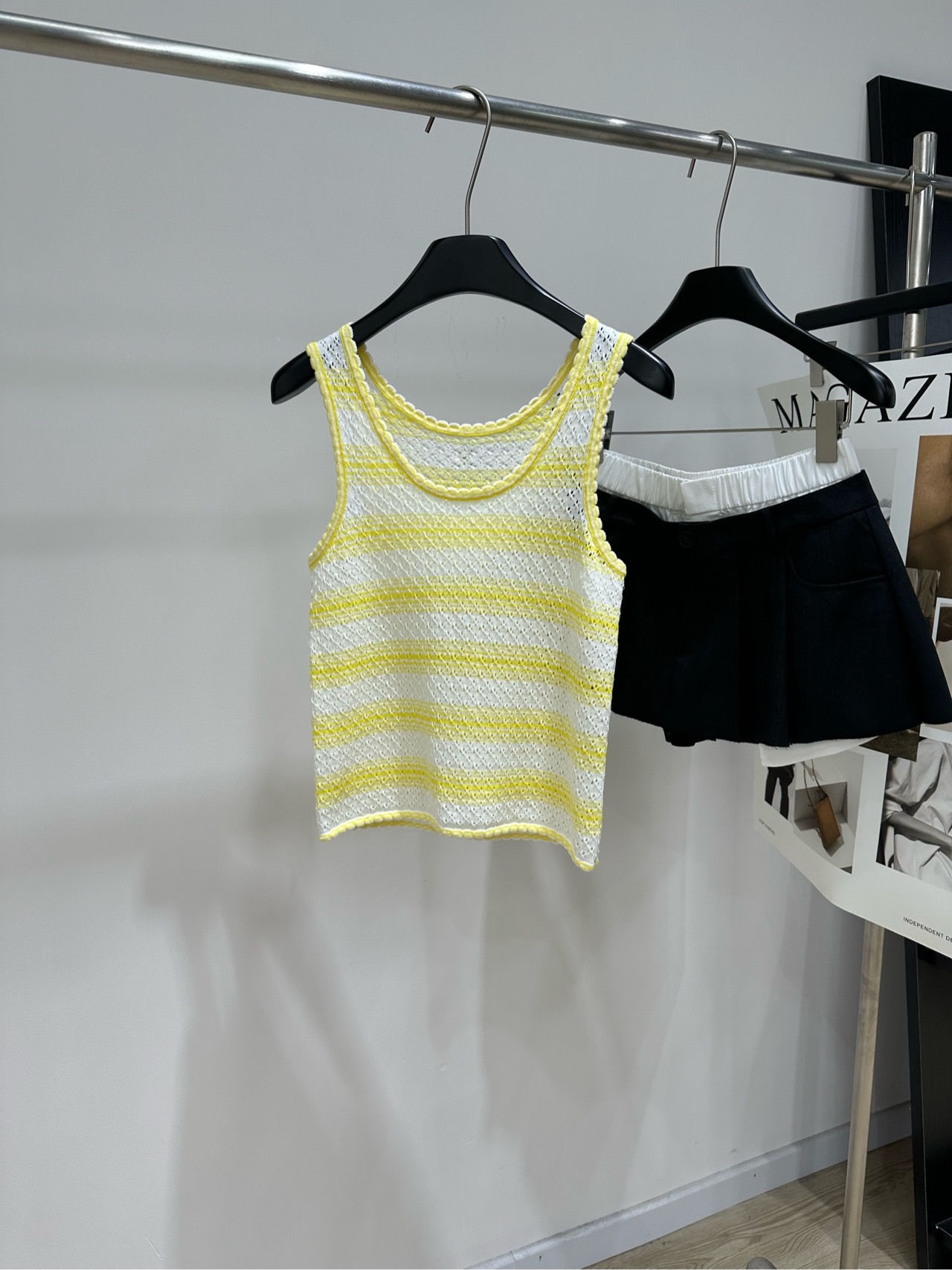 NO:842183,[Loe yellow and white striped hollow lace vest] Fabric cotton Color yellow and white striped loewe This yellow and white striped hollow knitted vest is made of soft and breathable knitted fabric, super comfortable to wear in summer!  The sleeveless round neck design is simple and fits the neck line. It feels refreshing. The contrasting yellow and white stripes are fresh, bright and energetic. It goes well with denim shorts or high-waisted pants. It can easily create a summer fashion look. The hollow weaving process makes the vest lighter. It is suitable for daily outings and vacations. It is comfortable and fashionable!  Flat size S shoulder width 31, bust 74 stretch, length 51 M shoulder width 32, bust 78 stretch, length 52 L shoulder width 33, bust 82 stretch, length 53 Manual measurement will have an error of 2 to 3cm, which is within the normal range,,loewe,shorts,19860909【Loe黄白条纹镂空花边背心】 面料棉 颜色黄白条纹 loewe 这款黄白条纹镂空针织背心 采用柔软透气针织面料,夏天穿超舒服！ 无袖圆领设计,简约又贴合颈部线条 清爽感满分 黄白撞色条纹,清新亮眼,活力十足 搭配牛仔短裤或高腰裤都很出彩 轻松打造夏日时尚造型 镂空编织工艺让背心更轻盈 日常出街、度假都很适合,舒适又时髦！ 平铺尺码 S肩宽31,胸围74弹力,衣长51 M肩宽32,胸围78弹力,衣长52 L肩宽33,胸围82弹力,衣长53 手工测量会有2～3cm误差属于正常范围,,loewe,shorts,,Women's clothing
