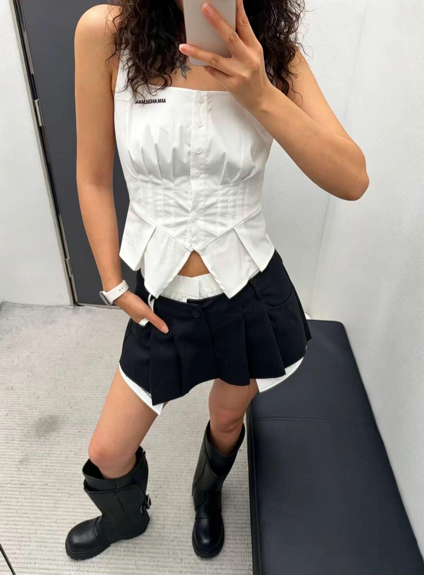 NO:842217,The A-line waist shape makes the waist slimmer and flatters the waistline. The built-in safety pants are super considerate and can be worn in daily wear or in a sweet and cool style.19860909腰A字版型显瘦又修饰腰线 内置安全裤超贴心,日常穿搭或甜酷风都OK,,,Women's clothing