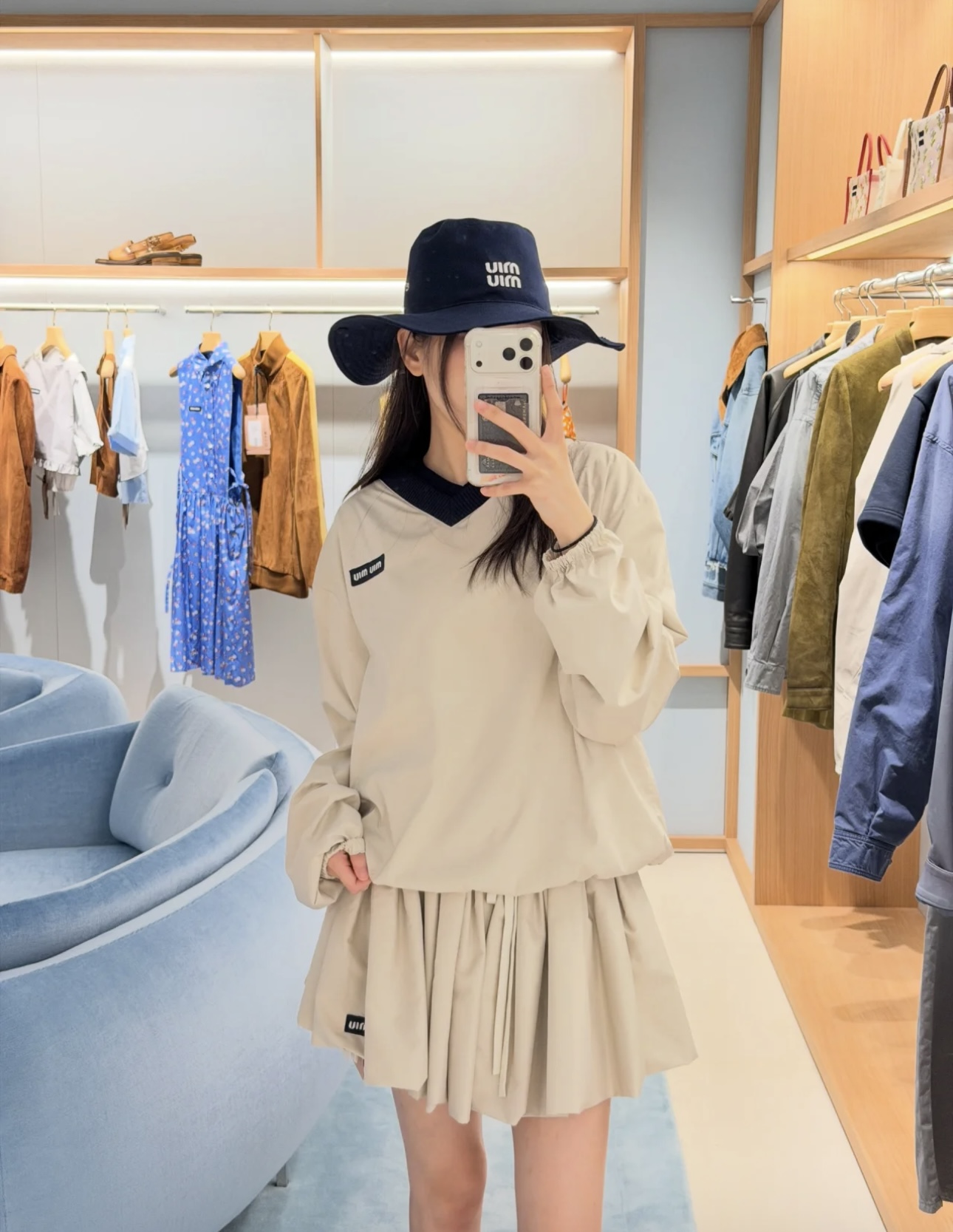 NO:844438,Made of high-density polyester fiber, the drape and luster feel are very good. The loose flower bud skirt + elastic waist are comfortable and girlish. The brand embroidery on the right side is very recognizable!  ,,skirts,19860909采用高密度聚酯纤维 垂坠感和光泽感都很在线 宽松花苞裙摆+松紧腰,舒适又显少女感 右侧品牌刺绣超有辨识度！,,skirts,,Women's clothing