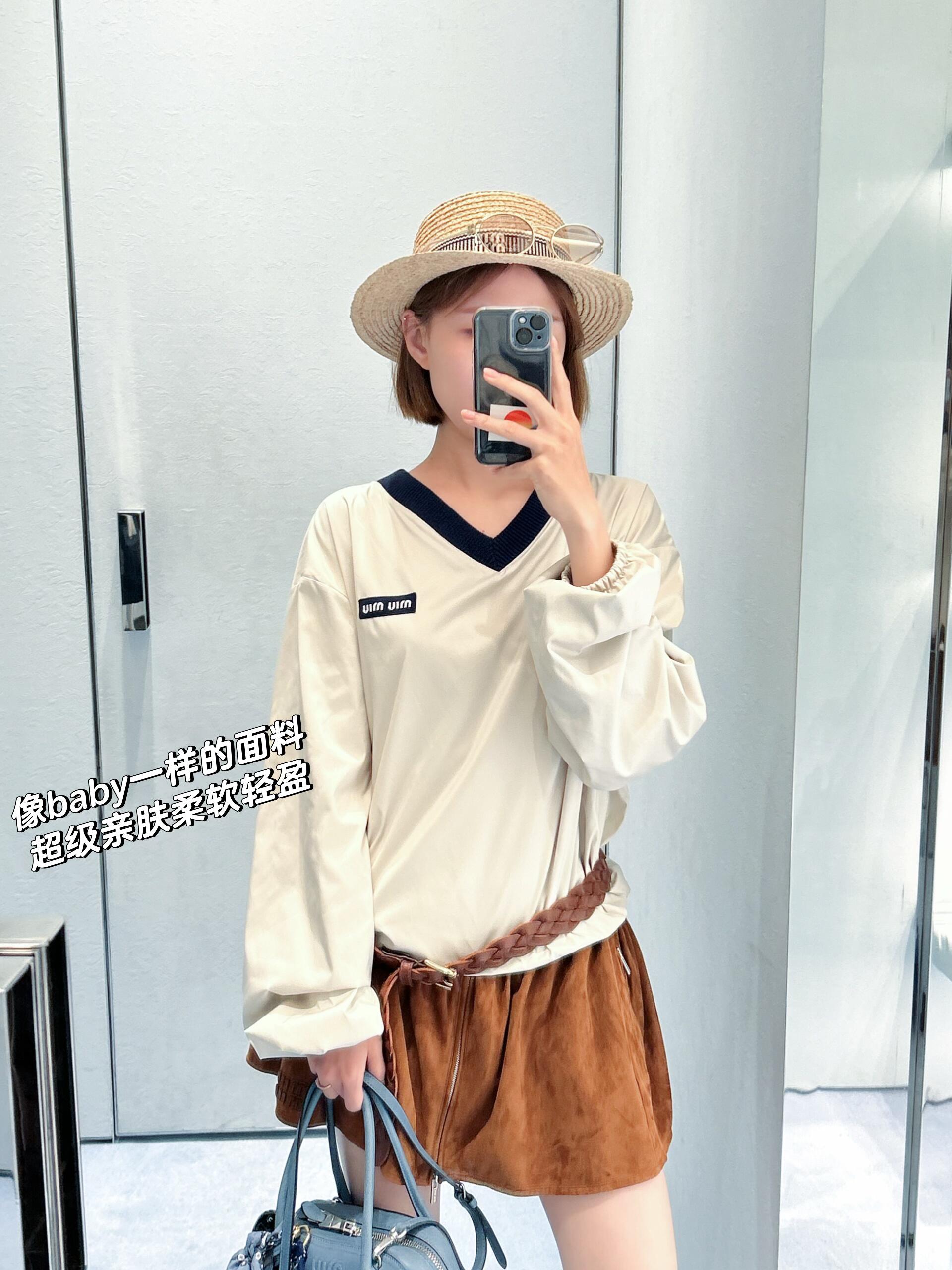 NO:844446,Perfect drape and not easy to wrinkle, loose fit + dark blue V-neck, brand logo on the chest,19860909垂坠感满分不易皱 宽松版型+深蓝V领,胸前品牌标识,,,Women's clothing