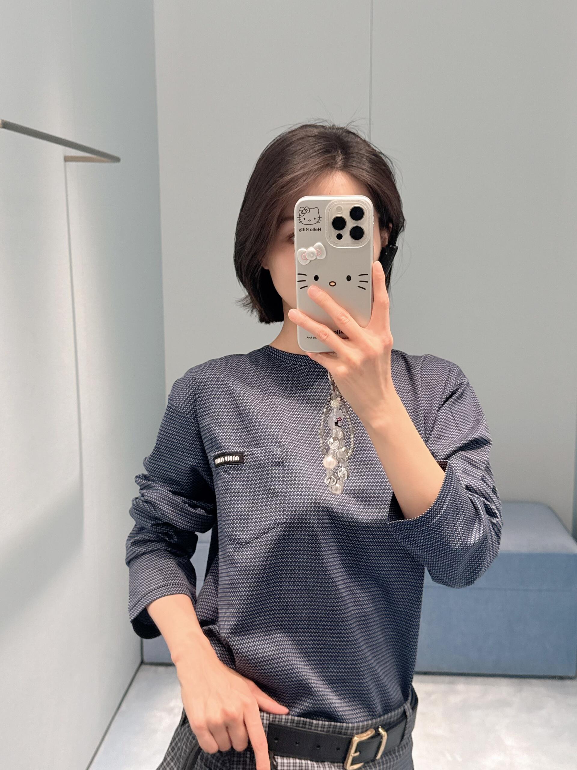 NO:845130,Round neck + small patch pocket on the chest, simple and detailed. Loose fit, suitable for wearing alone or layered. Easily create a sense of hierarchy.19860909圆领+胸前小贴袋,简约又有细节感 宽松版型,单穿或内搭都很OK 轻松打造层次感,,,Women's clothing