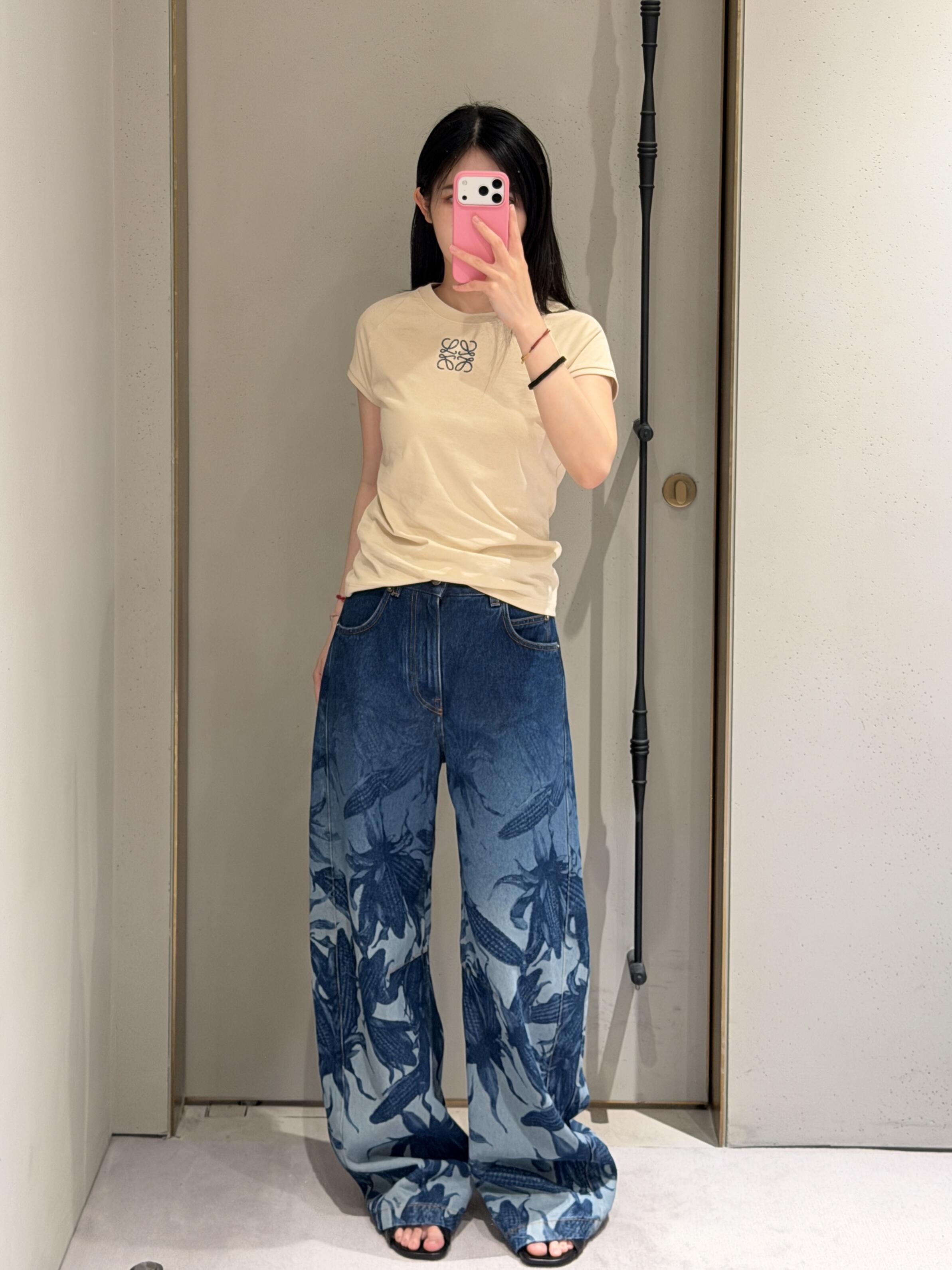 NO:845924,Gradient washed denim + corn print fills the summer atmosphere!  The trouser legs have smooth curves, are loose and slim, and the retro and distressed texture is very recognizable.19860909渐变水洗牛仔布+玉米印花 夏日氛围感拉满！ 裤腿弧线流畅,宽松又显瘦 复古做旧质感超有辨识度,,,Women's clothing