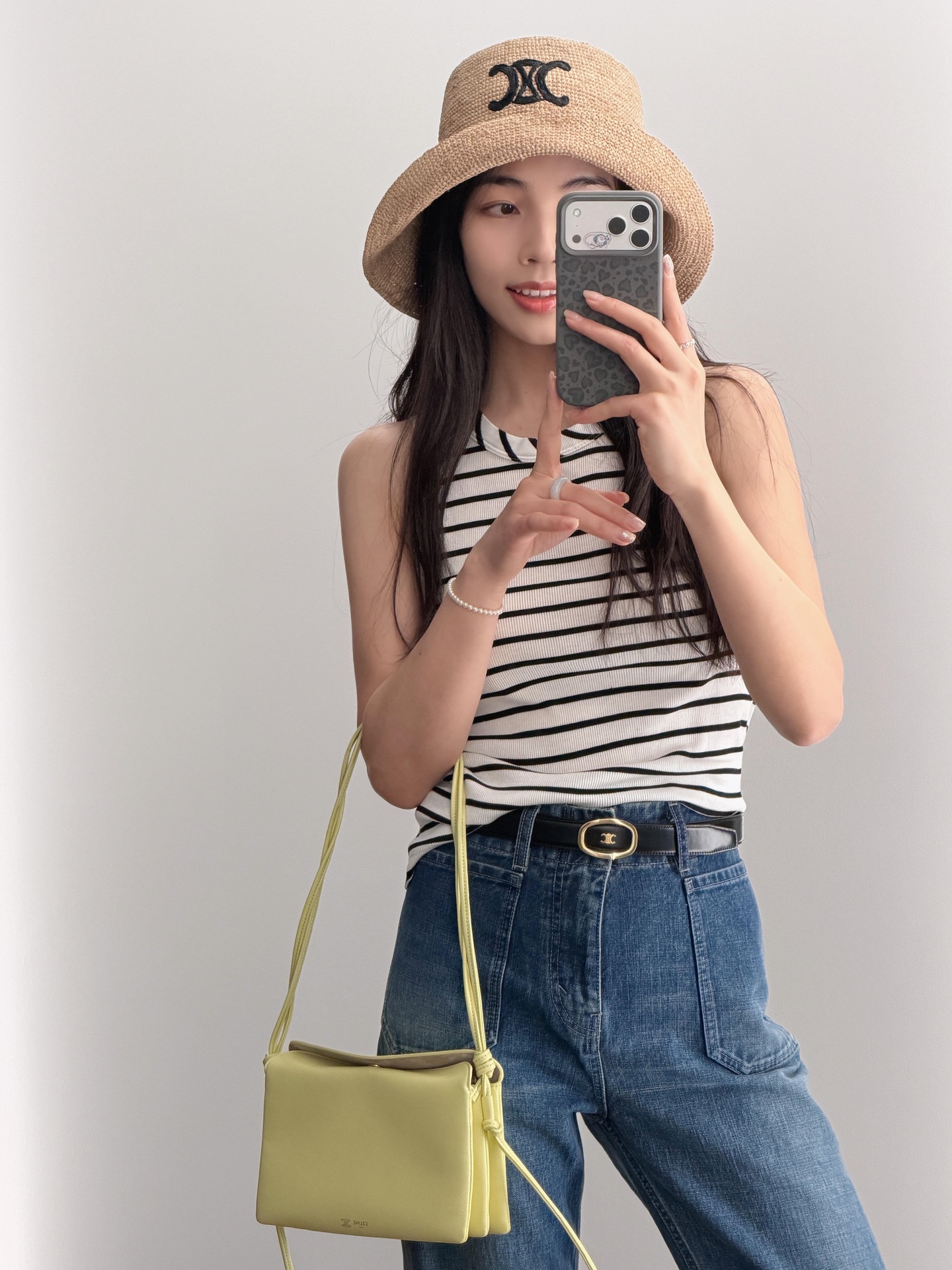 NO:845948,The Arc de Triomphe logo is super recognizable, the sleeveless style is super refreshing for summer, and the stripes are classic and versatile. You can wear them with jeans or wide-leg pants for a French-style laziness~,,jeans,19860909凯旋门小标超有辨识度 无袖款式夏天穿超清爽,条纹经典百搭 随手搭牛仔裤或阔腿裤,法式慵懒感拿捏住～,,jeans,,Women's clothing