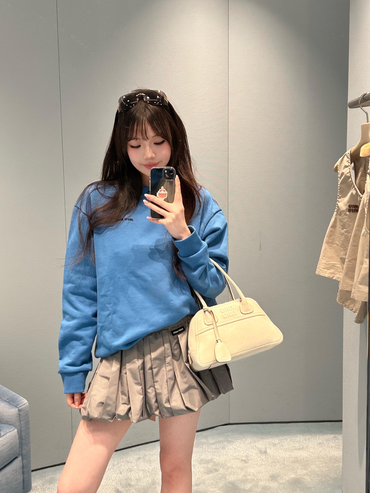 NO:862783,High-density nylon technical fabric, lightweight and anti-wrinkle, slightly glossy and super textured. Elastic waist + puffy pleats, retro sports style mixed with sweet college style. Low saturated gray is super versatile, perfect for spring and summer!  ,,19860909高密度尼龙科技面料 轻盈抗皱,微光泽感超有质感 松紧腰+蓬蓬百褶,复古运动风混搭甜美学院风 低饱和灰色超百搭,春夏穿超合适！,,,Women's clothing