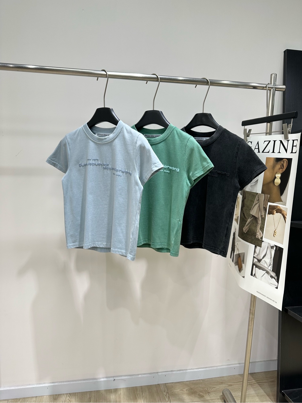 NO:872645,[AW three-color embossed letters small version short-sleeved T] Fabric cotton, colors light blue, green, gray and black. This Alexander Wang short-sleeve is made of washed cotton. The 3D embossed logo is super recognizable. The retro style is super cool!  Short cut, wear with high-waisted pants/skirts. The waistline is directly stretched out. The pure cotton material is skin-friendly and comfortable, making daily wear stress-free. Multiple colors are available, black, gray, and green are super versatile. A must-have for sweet and cool girls!  Flat size S Shoulder width 35, bust 86, length 50, sleeve length 15 M Shoulder width 36, chest 90, length 51, sleeve length 16 L Shoulder width 37, bust 94, length 52, sleeve length 17 Manual measurement will have an error of 2~3cm, which is within the normal range, skirts, T-shirts,19860909【AW三色浮雕字母小版短袖T】 面料棉 颜色浅蓝、绿色、灰黑 这款Alexander Wang短袖采用洗水棉 3D浮雕Logo超有辨识度 复古做旧风格超酷！ 短款剪裁,搭高腰裤/裙子 腰线直接拉满 纯棉材质亲肤舒适,日常穿搭无压力 多色可选,黑灰绿都超百搭 甜酷女孩必入！ 平铺尺码 S肩宽35,胸围86,衣长50,袖长15 M肩宽36,胸围90,衣长51,袖长16 L肩宽37,胸围94,衣长52,袖长17 手工测量会有2~3cm误差属于正常范围,,skirts,T-shirt,,Women's clothing