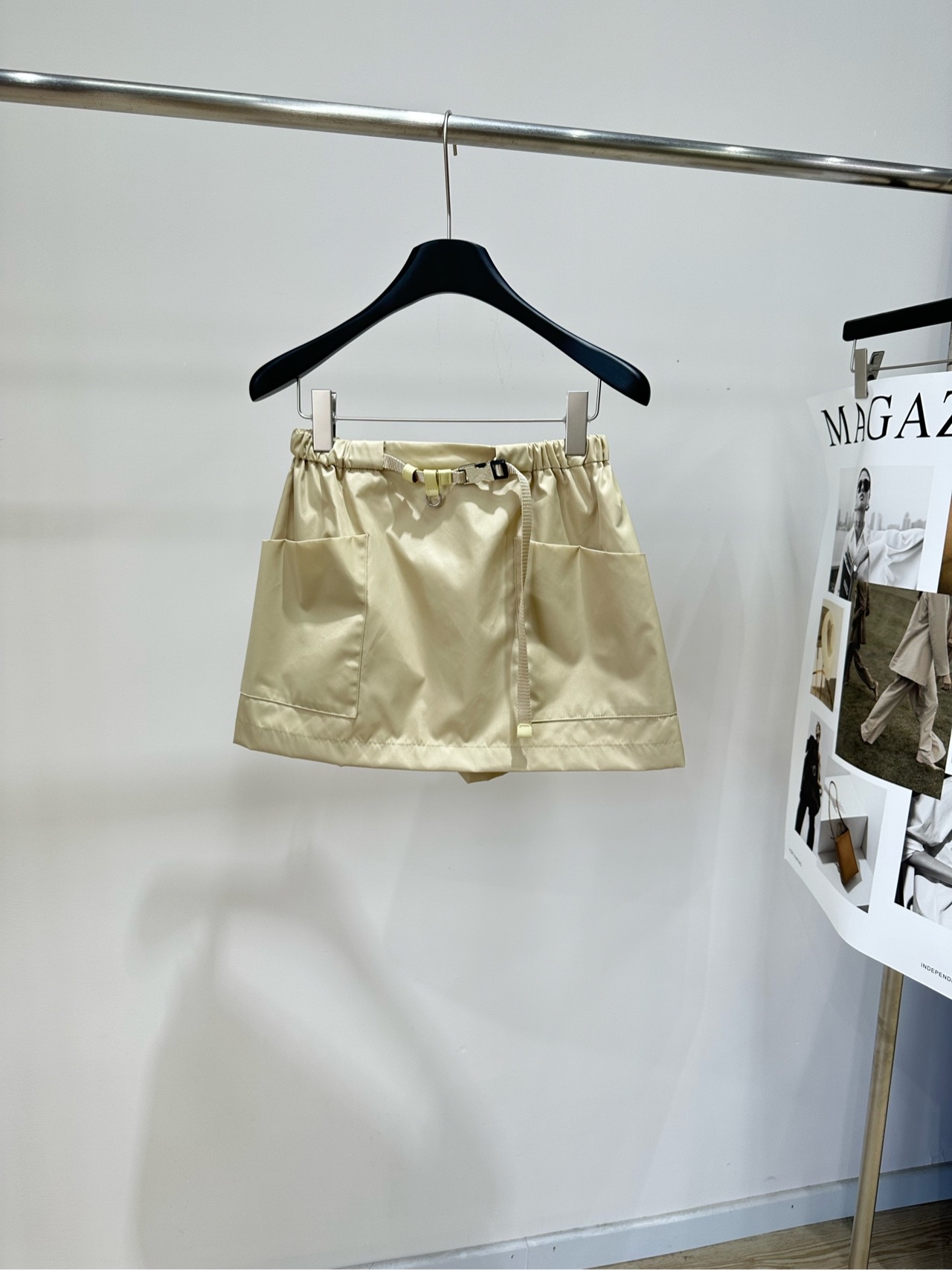 NO:876746,[P Apricot Nylon Glossy Leather Buckle Skirt] Fabric Nylon Color Apricot Prad*2026 Spring/Summer Workwear Style Skirt Made of Re-Nylon environmentally friendly nylon, lightweight and durable Qatar Apricot high-waisted A-line version, waist ribbon + functional buckle Full of details. Large pockets on both sides are super practical and decorative. Moderate skirt length, anti-exposure design, perfect for daily commuting or leisure!  Retro college style blends with modernity. Pair with Polo shirts or knitted tops. Easily get a fashionable old money style outfit. Flat size: S waist 64 stretch, hip 104, skirt length 35 M waist 68 stretch, hip 108, skirt length 36 L waist 72 stretch, hip 112, skirt length 37. There will be an error of 2 to 3cm due to manual measurement, which is normal, prada, skirts,19860909【P杏色尼龙光泽皮扣半裙】 面料锦纶 颜色杏色 Prad*2026春夏工装风半身裙 采用Re-Nylon环保尼龙,轻盈耐用 卡塔尔杏色高腰A字版型,腰部缎带+机能扣 细节满分.两侧大口袋超实用 兼具装饰感.裙长适中,防走光设计 日常通勤或休闲都很OK！ 复古学院风融合现代感 搭配Polo衫或针织上衣 轻松get时髦老钱风穿搭 平铺尺码 S腰围64弹力,臀围104,裙长35 M腰围68弹力,臀围108,裙长36 L腰围72弹力,臀围112,裙长37 手工测量会有2～3cm误差属于正常范围,,prada,skirts,,Women's clothing