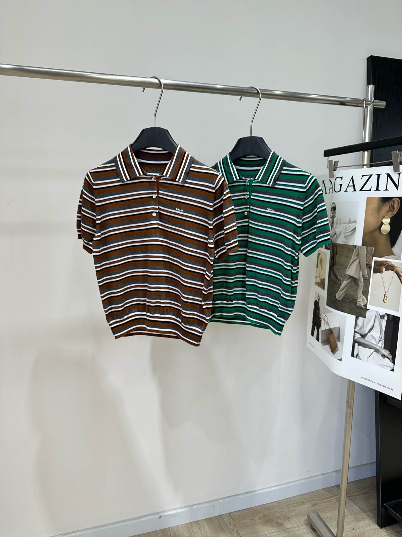 NO:876709,[P Retro Contrast Striped Polo Knitted Short Sleeves] Fabric Cotton + Mulberry Silk Blended Color Brown, Green PRAD* Retro Striped Polo Shirt Mulberry Silk + Long Staple Cotton Blended Soft and breathable, super comfortable to wear in summer!  Green, gray and white contrasting stripes + classic Polo collar, full of retro college style. Short, slightly waisted design, showing waistline. It looks great with high-waisted pants or skirts!  The threaded neckline and hem are durable and not easily deformed. It can be easily used for commuting, dating and daily life. It is a versatile artifact in the wardrobe. Flat size S shoulder width 35, bust 84 stretch, length 49, sleeve length 20 M shoulder width 36, chest 88 stretch, length 50, sleeve length 21 L shoulder width 37, bust 92 stretch, length 51, sleeve length 22  There will be an error of 2-3cm due to manual measurement, which is within the normal range, prada, skirts, T-shirts,19860909【P复古撞色条纹polo针织短袖】 面料棉+桑蚕丝混纺 颜色咖色、绿色 PRAD*复古条纹Polo衫 桑蚕丝+长绒棉混纺 柔软透气,夏天穿超舒服！ 绿灰白撞色条纹+经典Polo领 复古学院风满满 短款微收腰设计,显腰线 搭高腰裤或半裙都很赞！ 螺纹领口和下摆耐穿不易变形 通勤、约会、日常都能轻松驾驭 是衣柜里的百搭神器 平铺尺码 S肩宽35,胸围84弹力,衣长49,袖长20 M肩宽36,胸围88弹力,衣长50,袖长21 L肩宽37,胸围92弹力,衣长51,袖长22 手工测量会有2～3cm误差属于正常范围,,prada,skirts,T-shirt,,Women's clothing