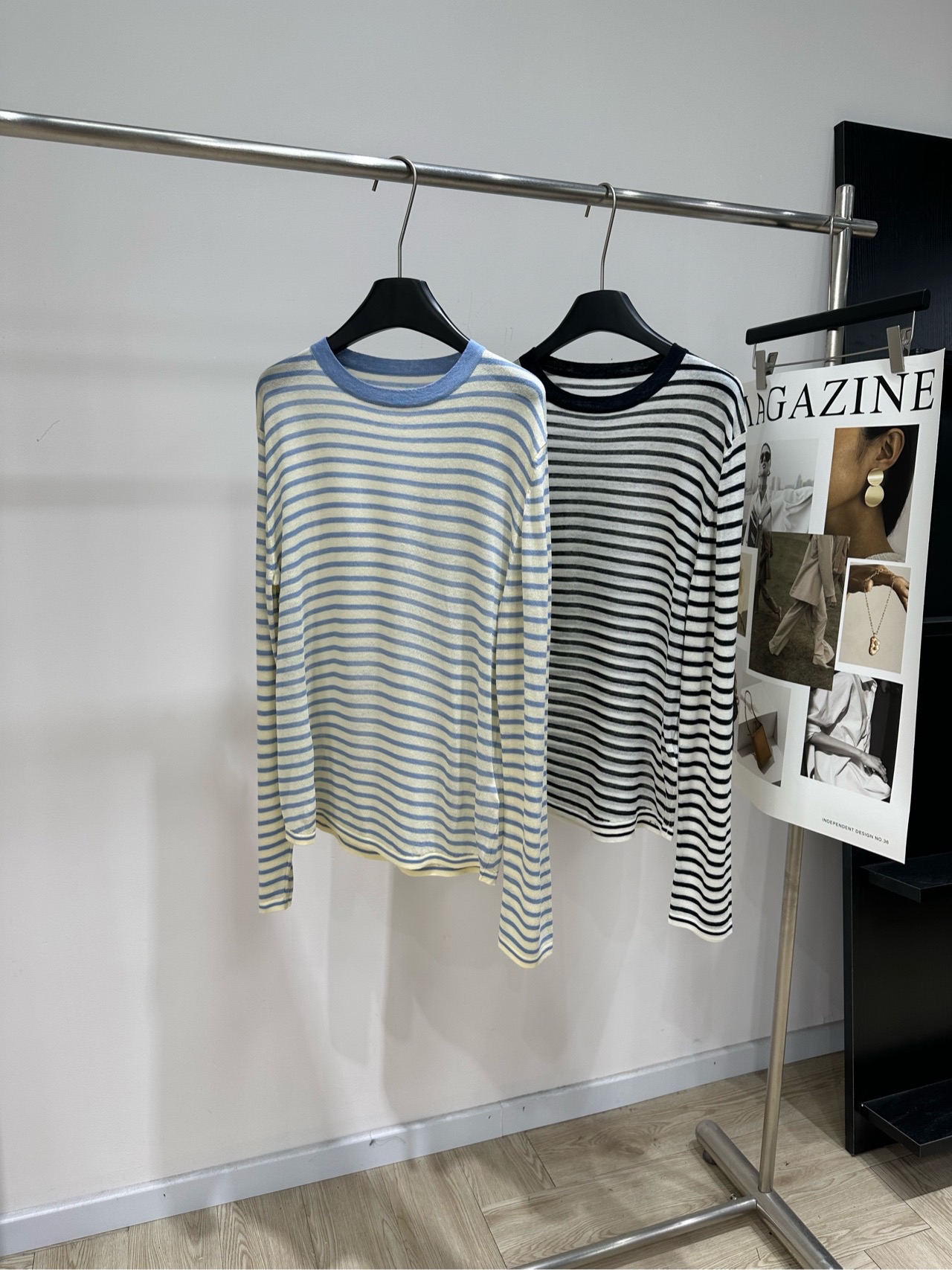 NO:889966,[it Tencel linen striped round neck long-sleeved T] Fabric Tencel linen blend Color blue and yellow stripes, black and white stripes INTO THE EAST blue and white striped knitted long sleeve Made of acrylic, lyocell and linen blended, soft and breathable, super comfortable to wear in spring and summer!  Loose fit + round neck design, blue and white stripes are refreshing and age-reducing. It can be easily used for commuting and vacation. It can also be used as a sun protection cover-up, practical and fashionable. It is a must-have and versatile item for the spring and summer wardrobe!  Flat size S shoulder width 45, bust 100 stretch, length 67, sleeve length 70 M shoulder width 46, chest 104 stretch, length 68, sleeve length 71 L shoulder width 47, bust 108 stretch, length 69, sleeve length 72 There will be an error of 2 to 3cm in manual measurement, which is normal.19860909【it天丝亚麻条纹圆领长袖T】 面料天丝亚麻混纺 颜色蓝黄条纹、黑白条纹 INTO THE EAST蓝白条纹针织长袖 采用腈纶、莱赛尔和亚麻混纺 亲肤柔软又透气,春夏穿超舒服！ 宽松版型+圆领设计 蓝白条纹清新减龄 通勤、度假都能轻松驾驭 还能当防晒罩衫,实用又时髦 是春夏衣橱必备百搭单品！ 平铺尺码 S肩宽45,胸围100弹力,衣长67,袖长70 M肩宽46,胸围104弹力,衣长68,袖长71 L肩宽47,胸围108弹力,衣长69,袖长72 手工测量会有2～3cm误差属于正常范围,,,Women's clothing