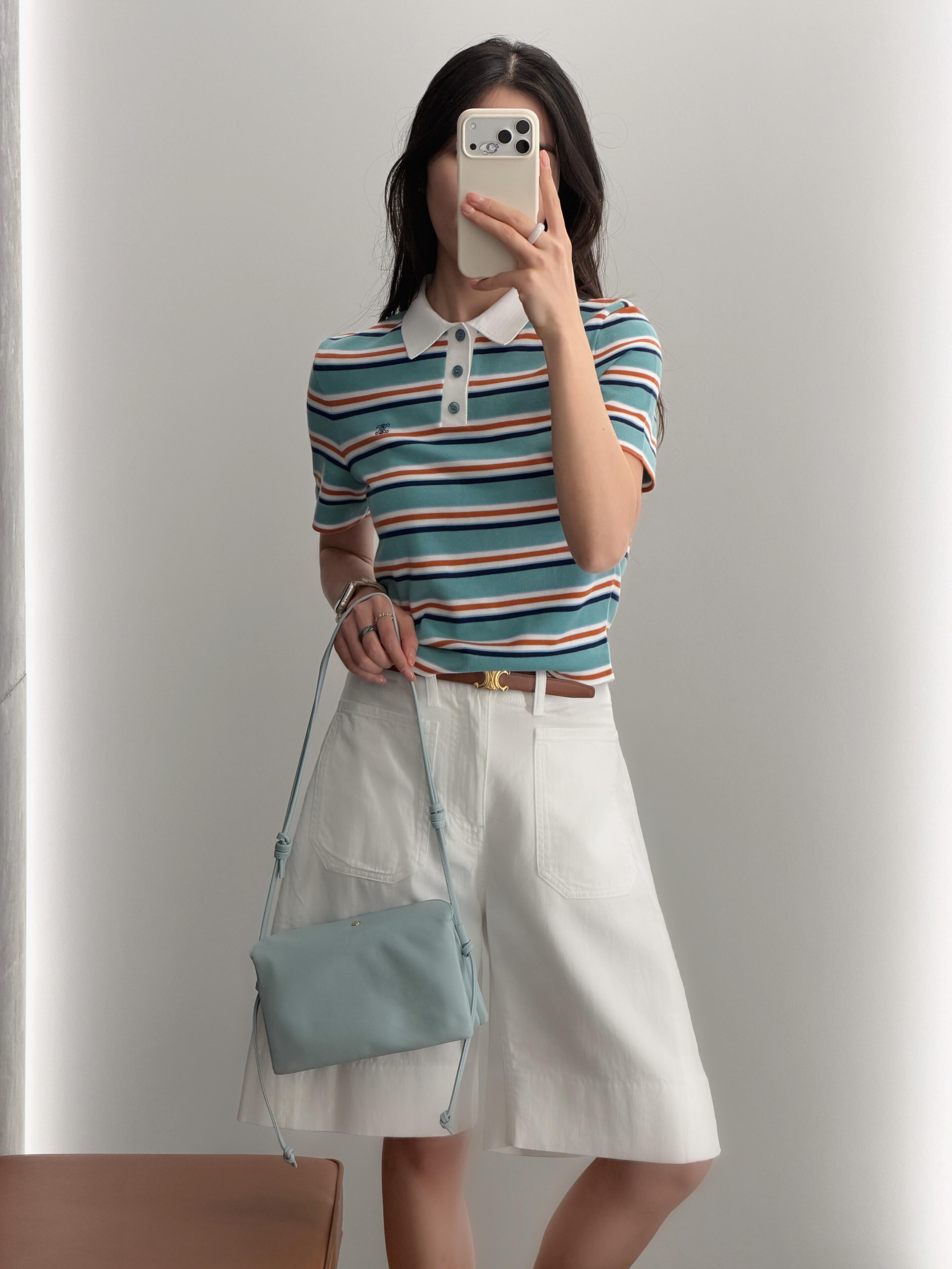NO:890840,Classic lapel + Triomhe embroidery on the chest, low-key and recognizable. The short cut modifies the waistline. Pair it with high-waisted jeans or shorts. You can easily get the American retro style, shorts, jeans,19860909经典翻领+胸前Triomhe刺绣 低调又有辨识度 短款剪裁修饰腰线,搭配高腰牛仔裤或短裤 轻松get美式复古风,,shorts,jeans,,Women's clothing