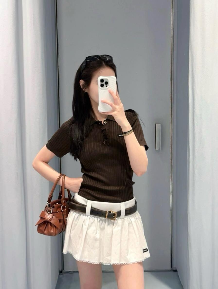 NO:893290,Classic olo collar + slim fit, slimming and slimming. The small logo on the chest is very recognizable. The cuffs and shoulders are textured, with perfect details.19860909经典olo领+修身剪裁,显瘦又显线条 胸前小标牌超有辨识度 袖口和肩部肌理感设计,细节满分,,,Women's clothing