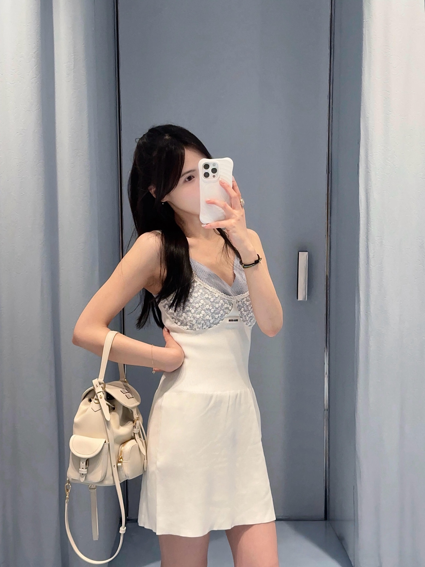 NO:899136,The V-neck is spliced ​​with lace, which is soft and sporty. The pitted knitted fabric is close-fitting and comfortable, and it’s super refreshing to wear in summer!  A-line skirt + waist design, slimming and modifying body curves, skirts,19860909V领拼接蕾丝边,柔美又带点运动感 坑条针织面料,贴身舒适,夏天穿超清爽！ A字裙摆+收腰设计,显瘦又修饰身材曲线,,skirts,,Women's clothing