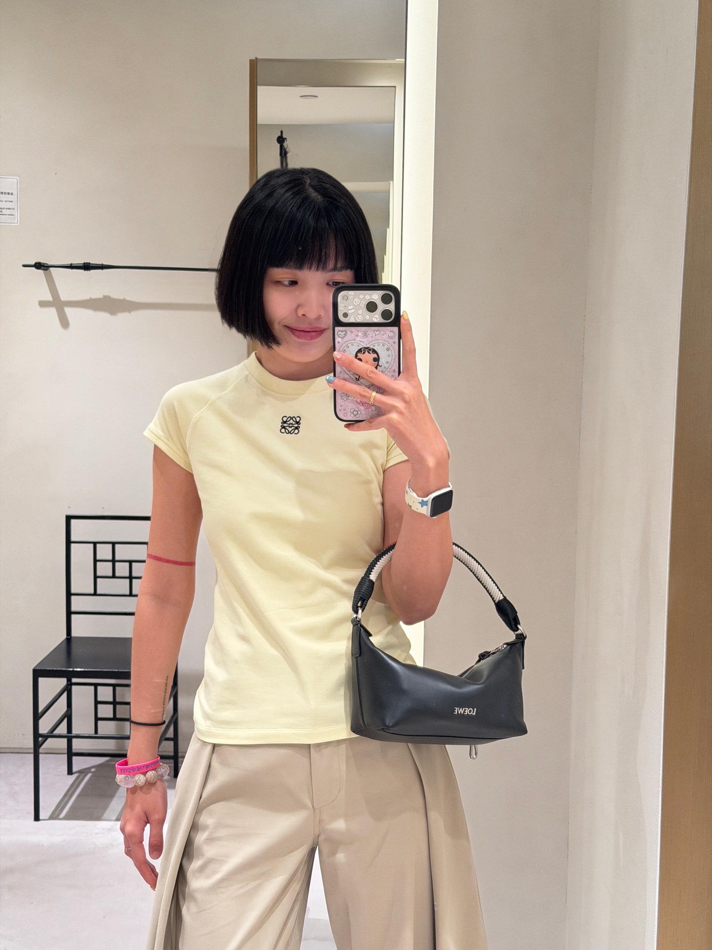 NO:899125,The shoulder line and waist shape are modified just right. The small embroidered logo is a low-key finishing touch. It is gentle and clean. It is not picky about the figure at all.19860909把肩线、腰型修饰得刚刚好 小刺绣logo低调点睛 温柔又干净 完全不挑身材,,,Women's clothing