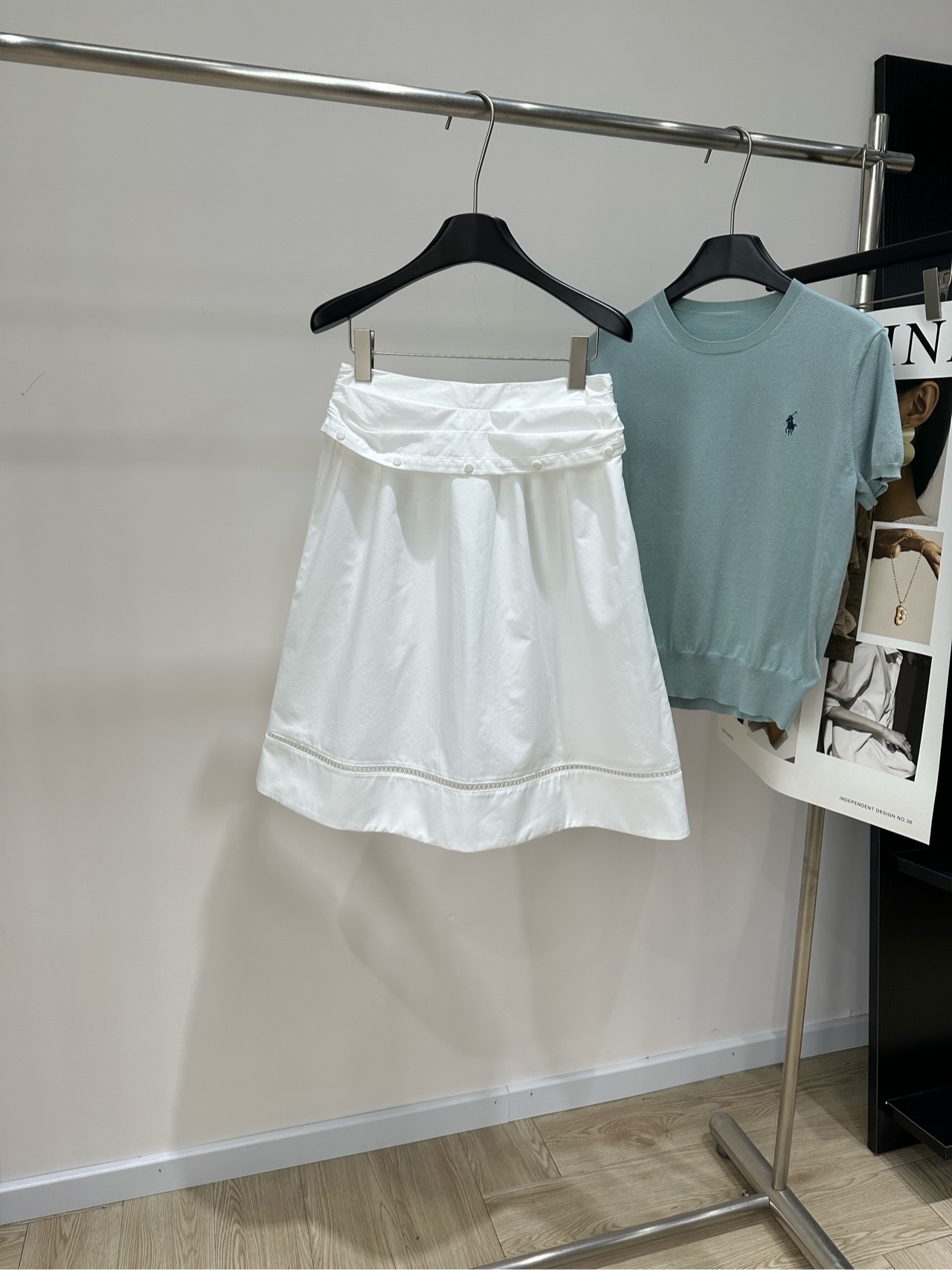 NO:931816,[her white cuffed pleated waist mid-length skirt], fabric cotton, color white, HERLIAN's white pleated skirt has an A-line silhouette, with a three-dimensional pleated waist design. The skirt is naturally fluffy, very girly. There are also hollow lace details on the hem. Exquisite but not sweet. Flat size S waist 70, skirt length 59 M waist 74, skirt length 60 L waist 78, skirt length 61  There will be an error of 2~3cm due to manual measurement, which is within the normal range. Skirts,19860909【her白色翻边褶皱腰头中长半裙】 ,面料棉 颜色白色 HERLIAN 的白色褶皱半身裙 A字廓形,腰部有立体褶皱收腰设计 裙摆自然蓬开,很有少女感 下摆还有镂空花边细节 精致但不甜腻 平铺尺码 S腰围70,裙长59 M腰围74,裙长60 L腰围78,裙长61 手工测量会有2～3cm误差属于正常范围,,skirts,,Women's clothing