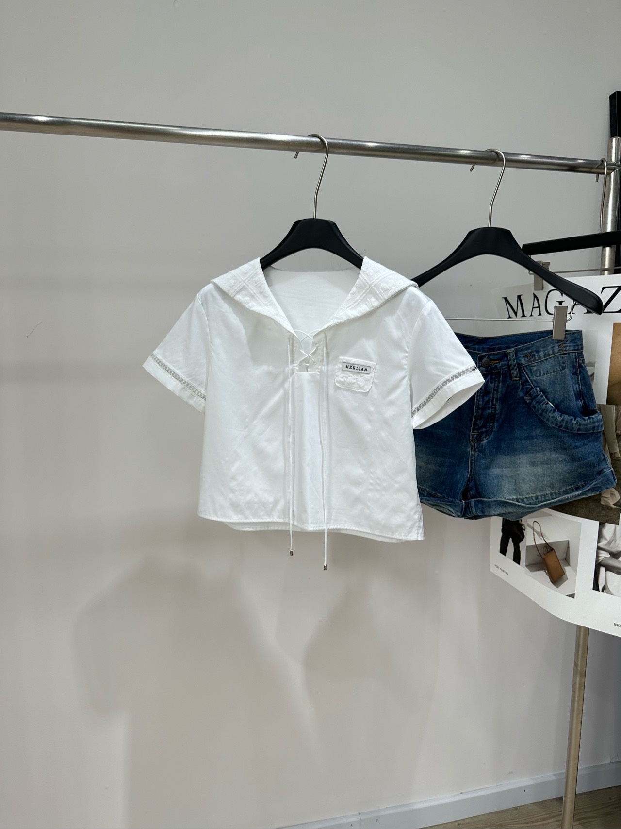 NO:932879,[her white navy collar strappy short-sleeved shirt], fabric cotton blend, color white, Herlian 26ss new summer style new!  Navy collar + tie details. The cuffs and collar lace are super layered. Short-sleeved and short version, wear with high-waisted pants/skirts. Fresh and retro style is easy to achieve ~ Flat size S shoulder width 42, bust 92, length 47, sleeve length 17 M shoulder width 43, chest 96, length 48, sleeve length 18 L shoulder width 44, chest 100, length 49, sleeve length 19  There will be an error of 2~3cm due to manual measurement, which is within the normal range, skirts, shirts, T-shirts,19860909【her白色海军领绑带短袖衬衫】 ,面料棉混纺 颜色白色 Herlian 26ss夏季新款上新！ 海军领+系带细节 袖口和领口花边超有层次感 短袖短款版型,搭高腰裤/裙子 清新复古风轻松拿捏～ 平铺尺码 S肩宽42,胸围92,衣长47,袖长17 M肩宽43,胸围96,衣长48,袖长18 L肩宽44,胸围100,衣长49,袖长19 手工测量会有2~3cm误差属于正常范围,,skirts,shirts,T-shirt,,Women's clothing