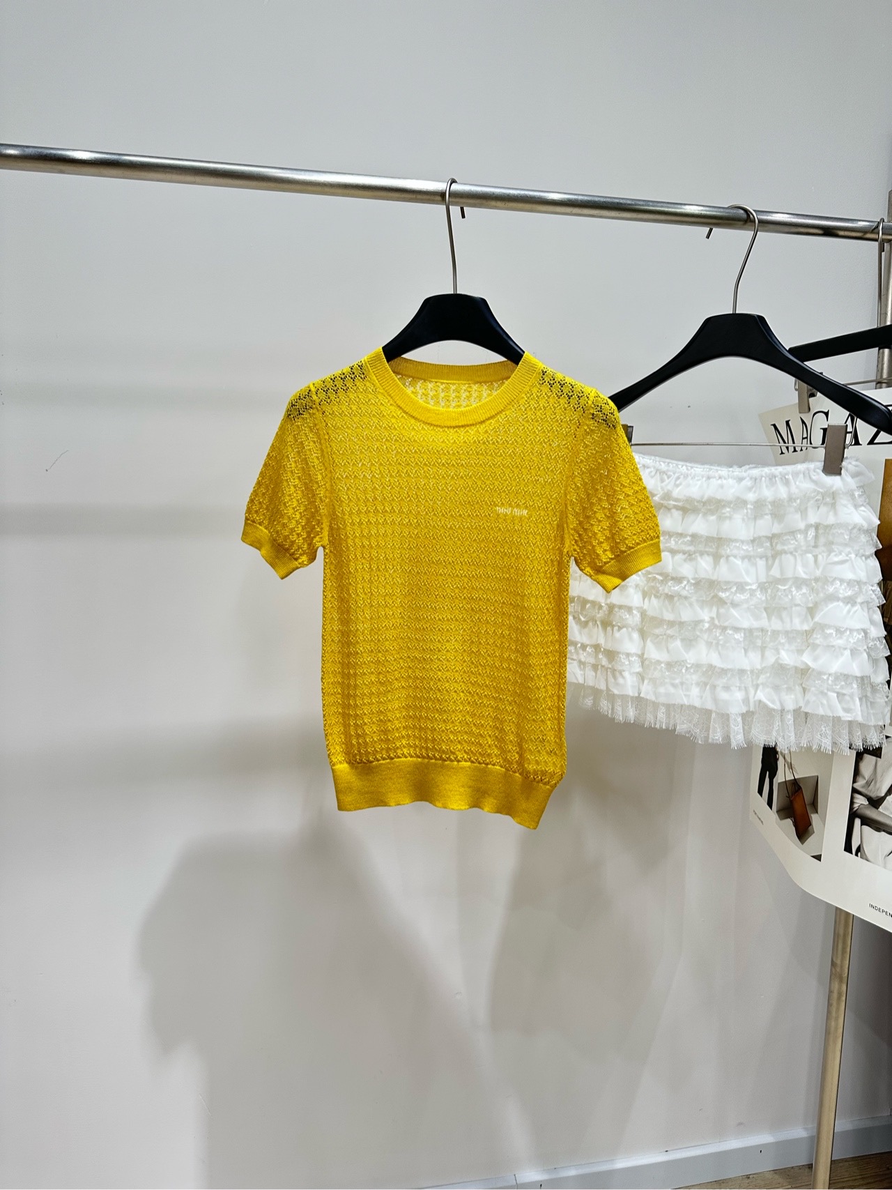 NO:945041,[M yellow hollow round neck knitted short-sleeved top], fabric cashmere + mulberry silk, color yellow *knitted hollow yellow top, 26SS new summer style!  Yellow hollow knitted short-sleeves. Made of breathable knitted fabric, super refreshing to wear in summer! The hollow design makes the sense of layering and fashion perfect. The round-shoulder cut is slim and not tight. It is comfortable and flattering. The cashmere and silk threads are intertwined into yarn, which makes this knitted sweater feel light and soft. The hollow pattern creates a delicate, transparent and three-dimensional visual effect, highlighting the exquisite craftsmanship of the clothing. Flat size  S Shoulder width 34, bust 76 stretch, length 51, sleeve length 22 M Shoulder width 35, bust 80 stretch, length 52, sleeve length 23 L Shoulder width 36, chest 84 stretch, length 53, sleeve length 24 Manual measurement, 2~3cm will be within the normal range, T-shirt,19860909【M黄色镂空圆领针织短袖上衣】 ,面料羊绒+桑蚕丝 颜色黄色 *针织镂空黄色上衣 26SS夏季新款！黄色镂空针织短袖 采用透气针织面料,夏天穿超清爽! 镂空设计让层次感和时尚感满分 正肩圆领剪裁,修身不紧绷 舒适又显身材,羊绒与丝线交织成纱 令这款针织衫质感轻盈柔和 镂空图案营造细腻通透与立体层次的视觉效果 凸显服装的精致匠心工艺 平铺尺码 S肩宽34,胸围76弹力,衣长51,袖长22 M肩宽35,胸围80弹力,衣长52,袖长23 L肩宽36,胸围84弹力,衣长53,袖长24 手工测量会有2~3cm属于正常范围,,T-shirt,,Women's clothing
