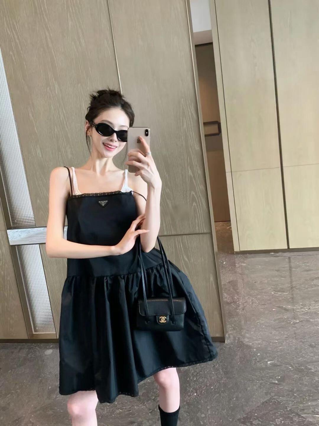 NO:948237,Suspender skirt~a super age-reducing little black dress~,,skirts,19860909吊带裙～超级减龄气质的小黑裙～,,skirts,,Women's clothing