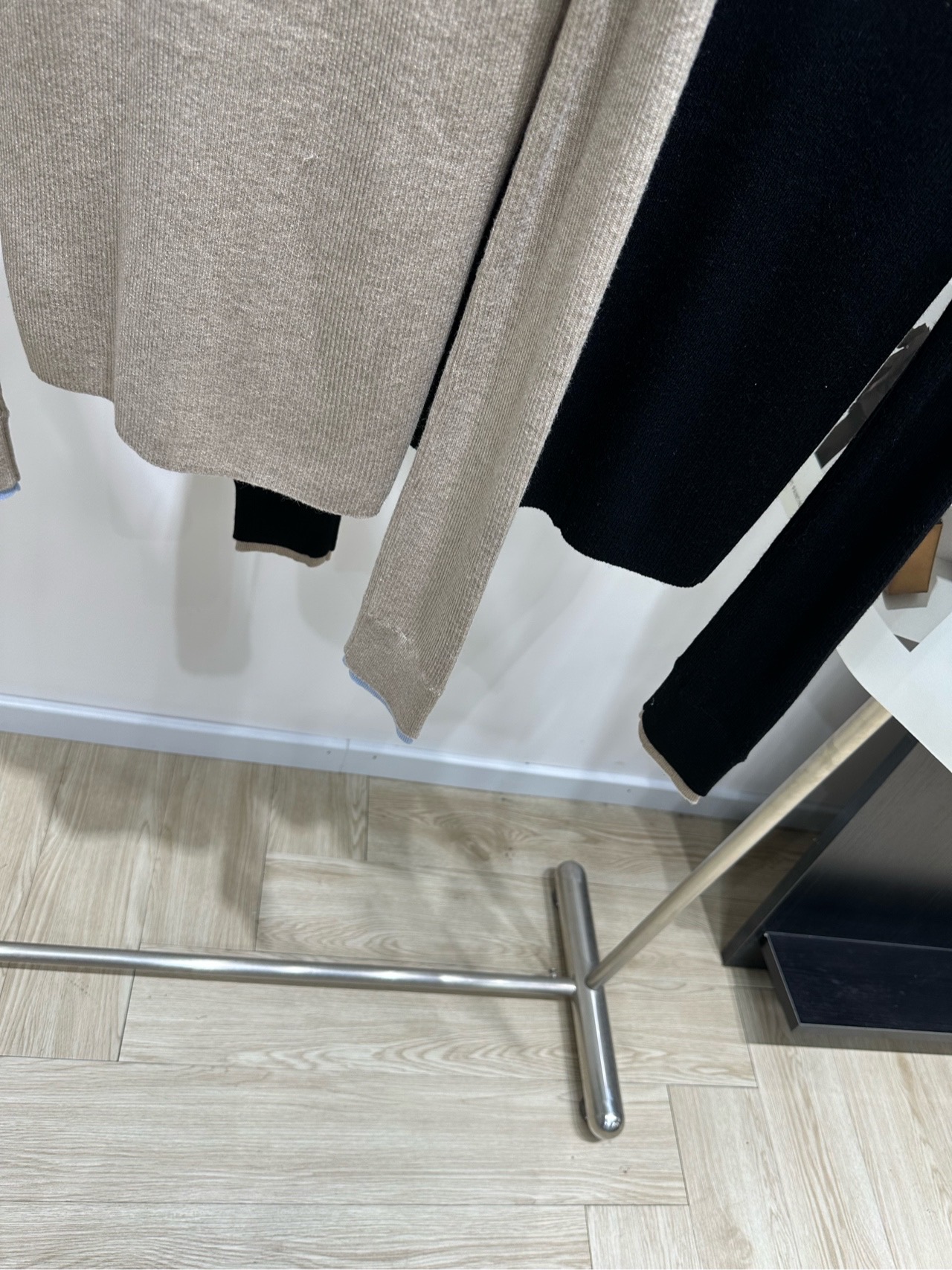 【AC拼色双排口假两件长袖开衫】 🔺,面料:羊毛混纺 颜色:燕麦色、黑色 Acne Studios 的燕麦色假两件针织开 【AC拼色双排口假两件长袖开衫】 🔺,面料:羊毛混纺 颜色:燕麦色、黑色 Acne Studios 的燕麦色假两件针织开