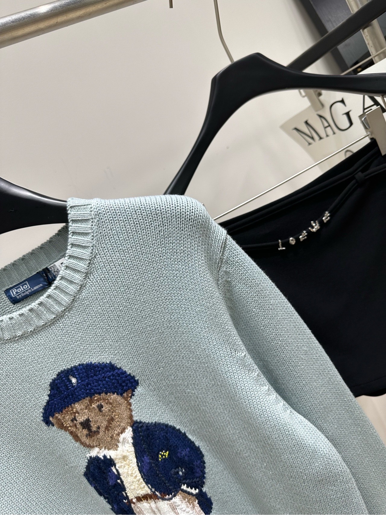 【拉夫浅雾霾蓝小熊圆领毛衣】 🔺,面料:棉 颜色:浅雾霾蓝 Ralph Lauren 可爱小熊又来喽 浅雾霾蓝的配色温柔 【拉夫浅雾霾蓝小熊圆领毛衣】 🔺,面料:棉 颜色:浅雾霾蓝 Ralph Lauren 可爱小熊又来喽 浅雾霾蓝的配色温柔